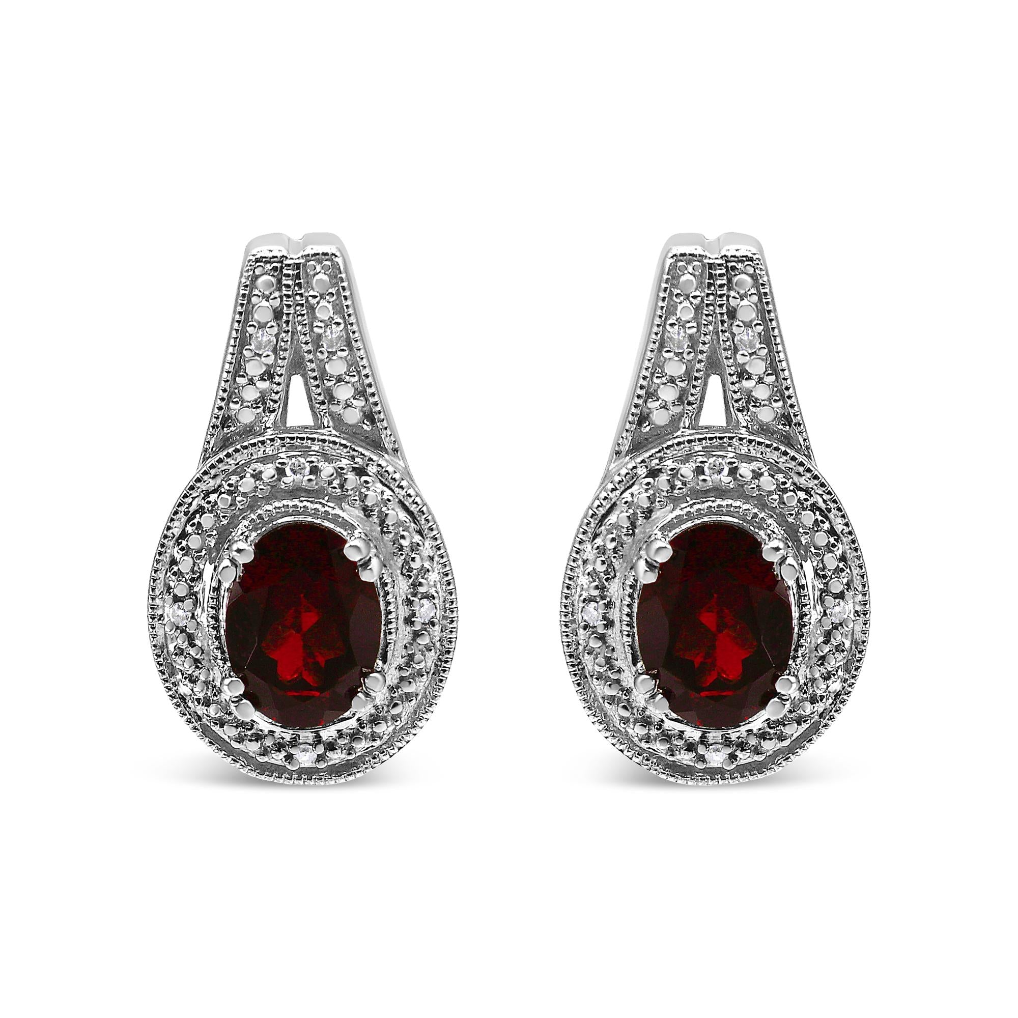 Pendientes de plata de ley 925 con detalles de diamantes y granate rojo ovalado de 8 x 6 mm (color IJ, claridad I1-I2) - Friggin Jewelry