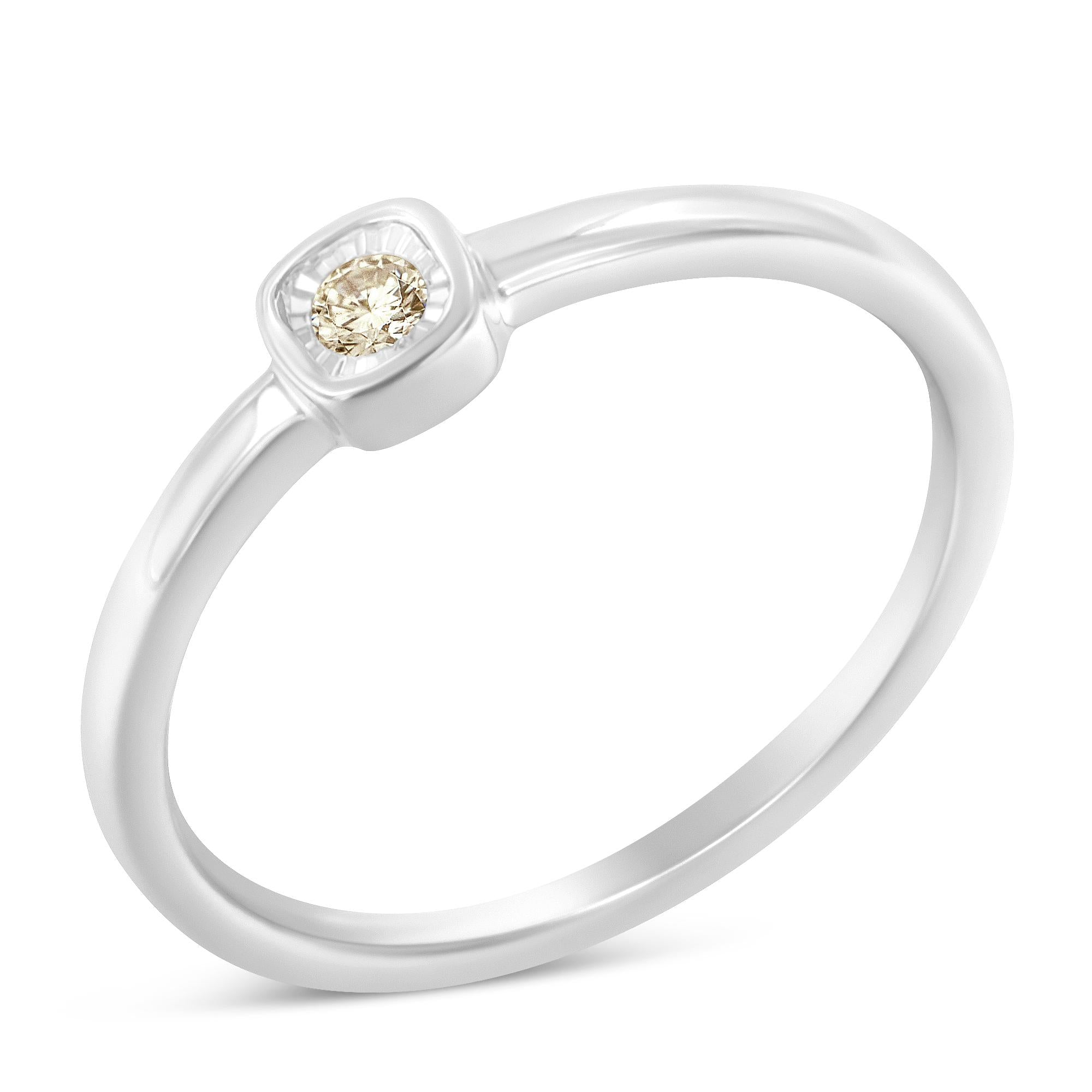 Anillo de compromiso pequeño de plata de ley 925 con diamantes de 1/20 quilates en forma de cojín (color JK, claridad I1-I2) - Friggin Jewelry