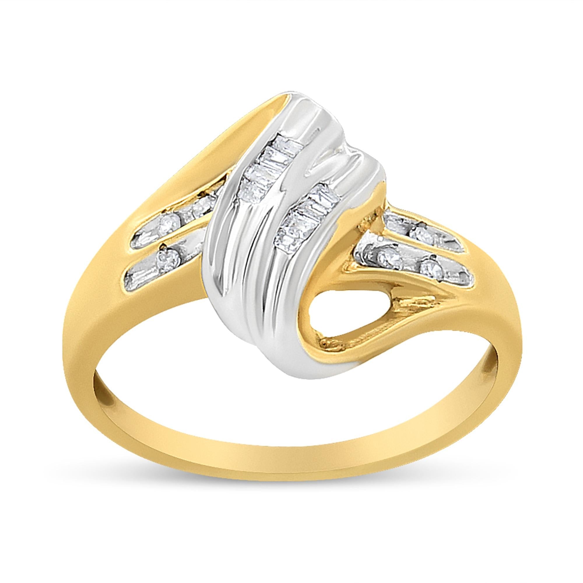 Anillo de oro amarillo y blanco de 10 quilates con diamantes baguette y redondos de 1/10 quilates (color I2, claridad HI) - Friggin Jewelry