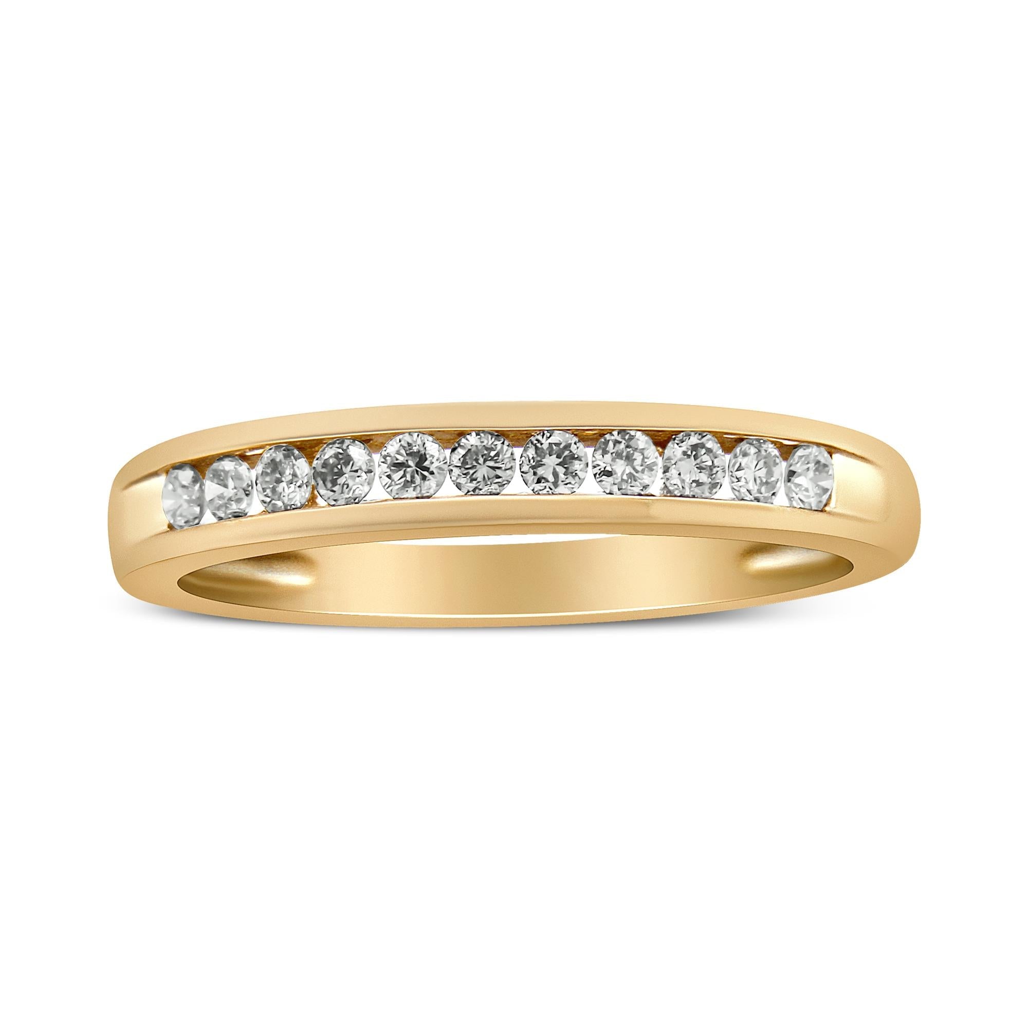 Anillo de bodas de plata de ley 925 bañado en oro amarillo de 10 quilates con 11 diamantes redondos engastados en canal de 1/4 quilates (color KL, claridad I1-I2) - Friggin Jewelry