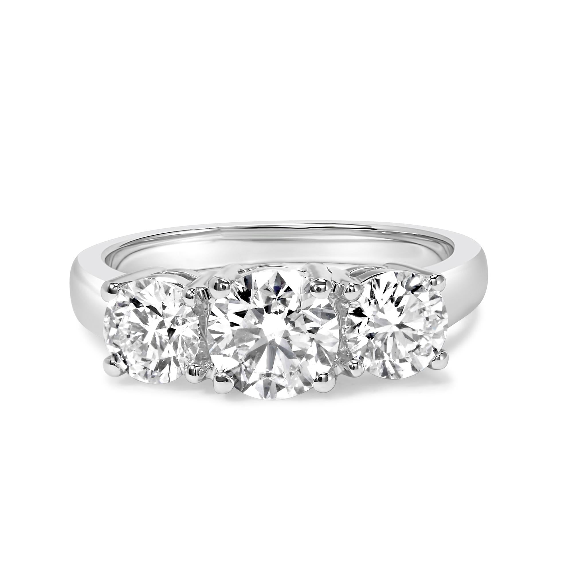 Anillo de oro blanco de 14 quilates con 2,00 quilates de diamantes cultivados en laboratorio y 3 piedras (color FG, claridad VS1-VS2) - Friggin Jewelry