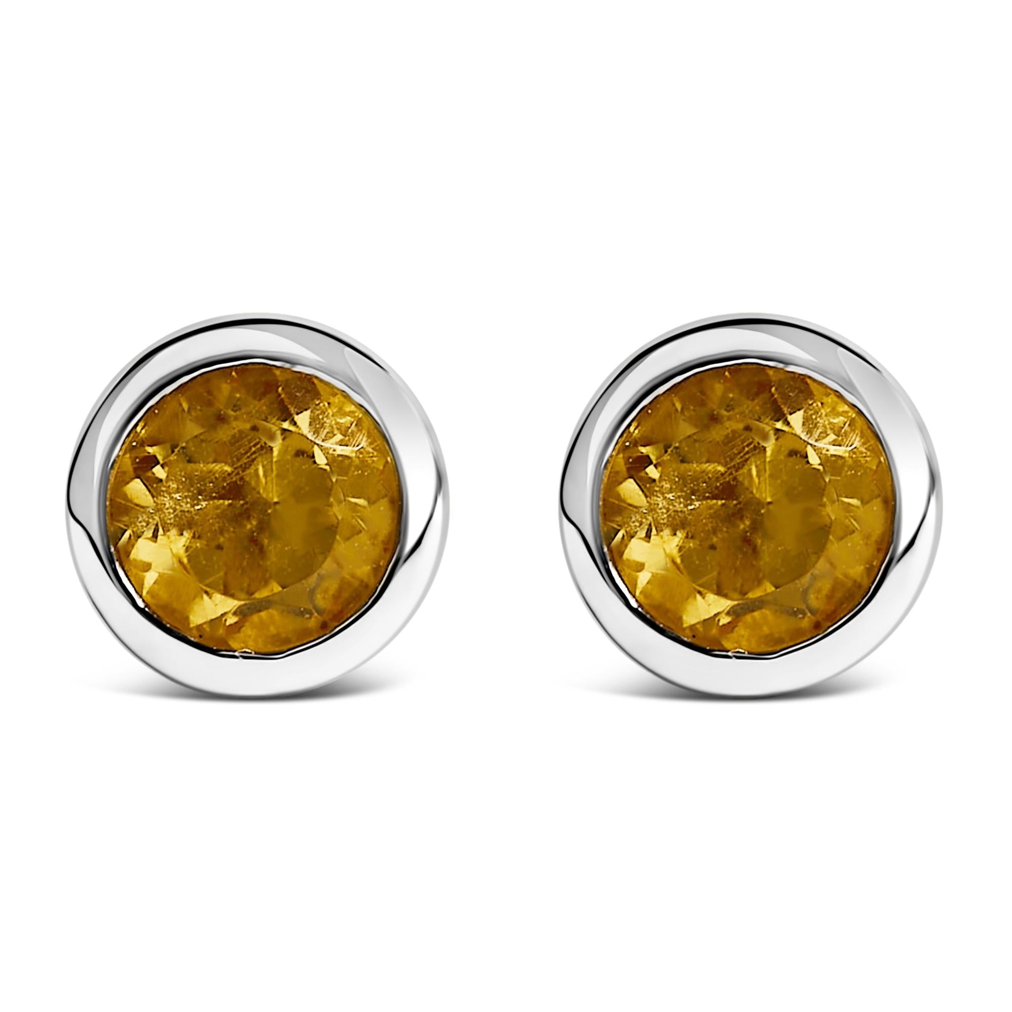 Pendientes solitarios de plata de ley 925 de 6 mm con gema creada engastada en bisel - Friggin Jewelry