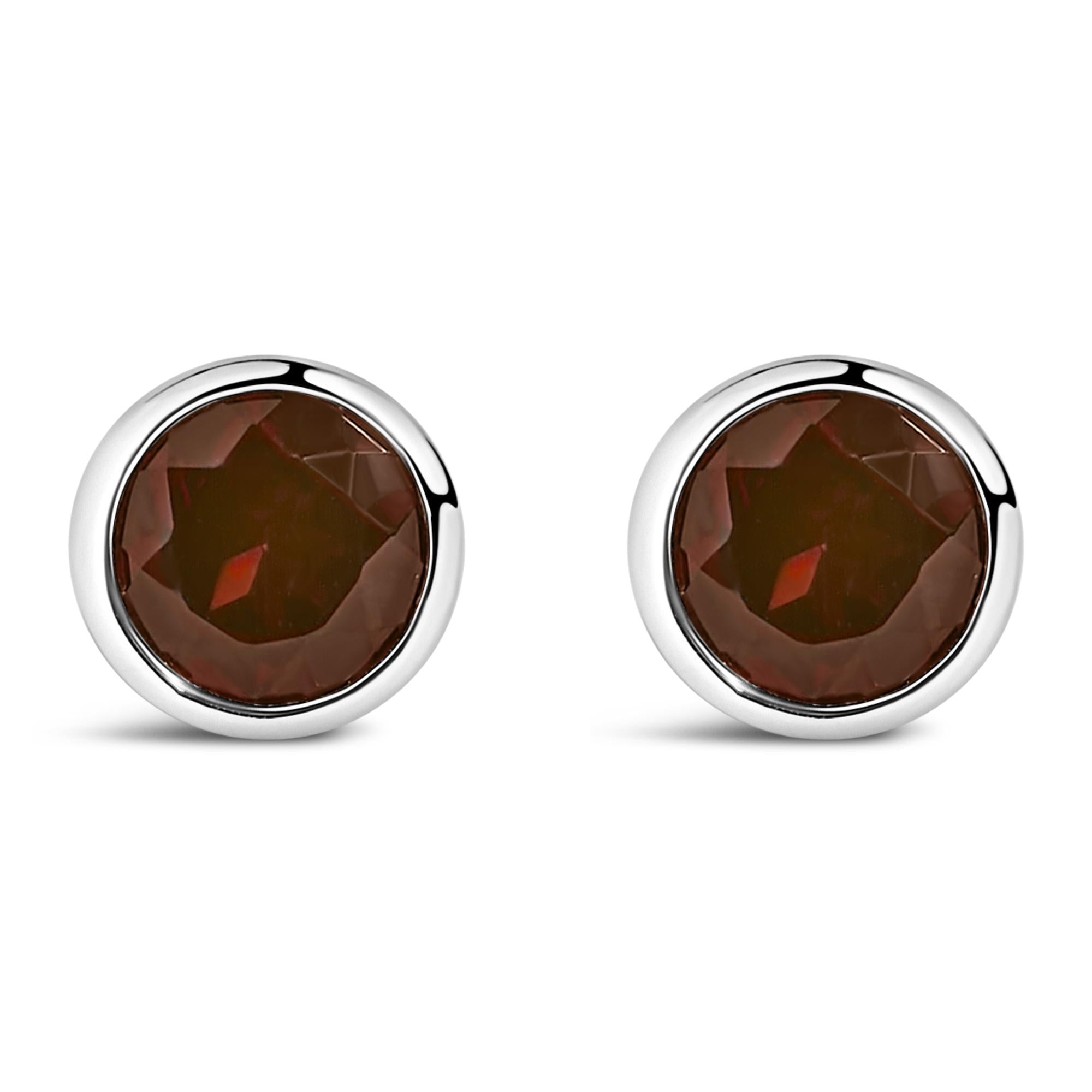 Pendientes solitarios de plata de ley 925 de 6 mm con gema creada engastada en bisel - Friggin Jewelry