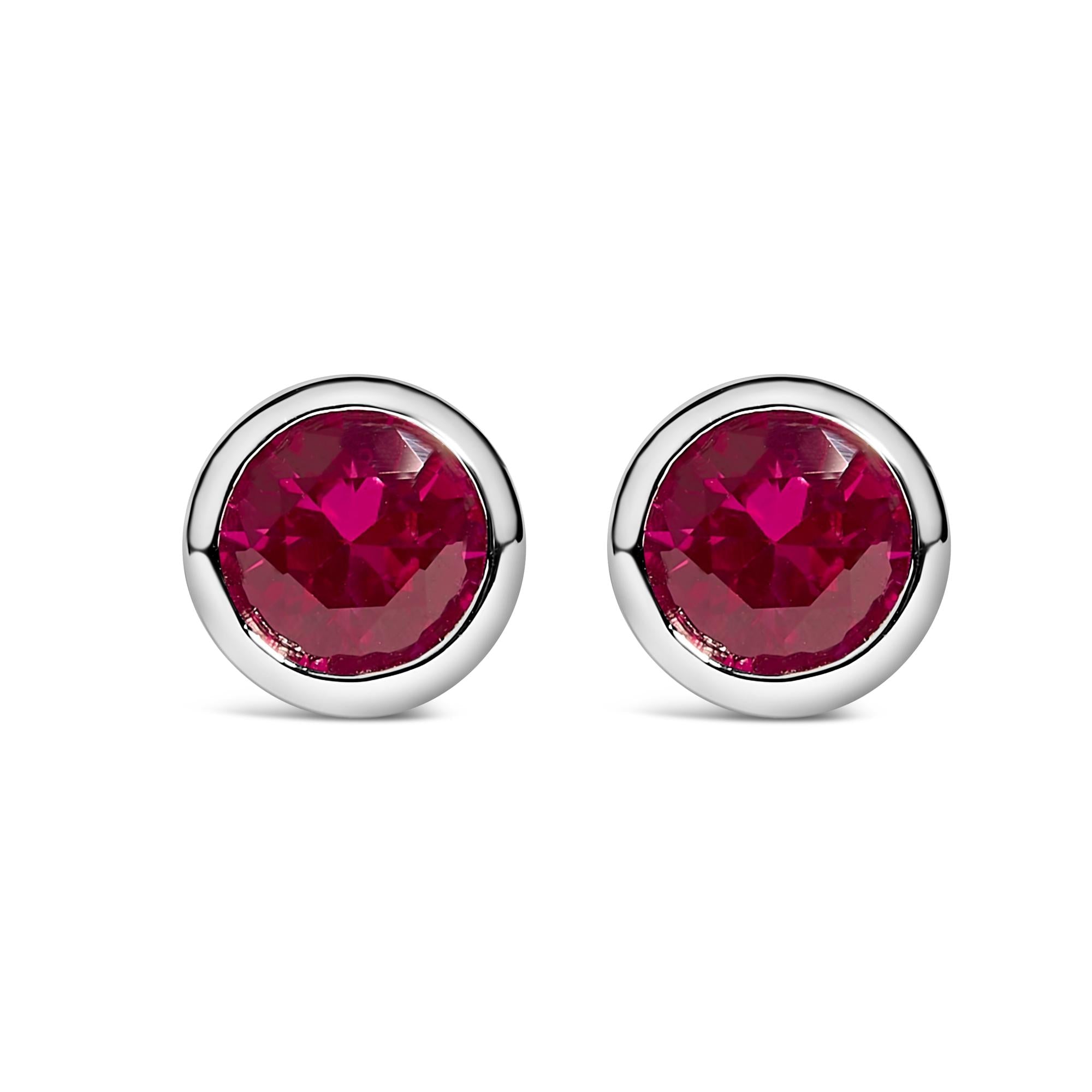 Pendientes solitarios de plata de ley 925 de 6 mm con gema creada engastada en bisel - Friggin Jewelry