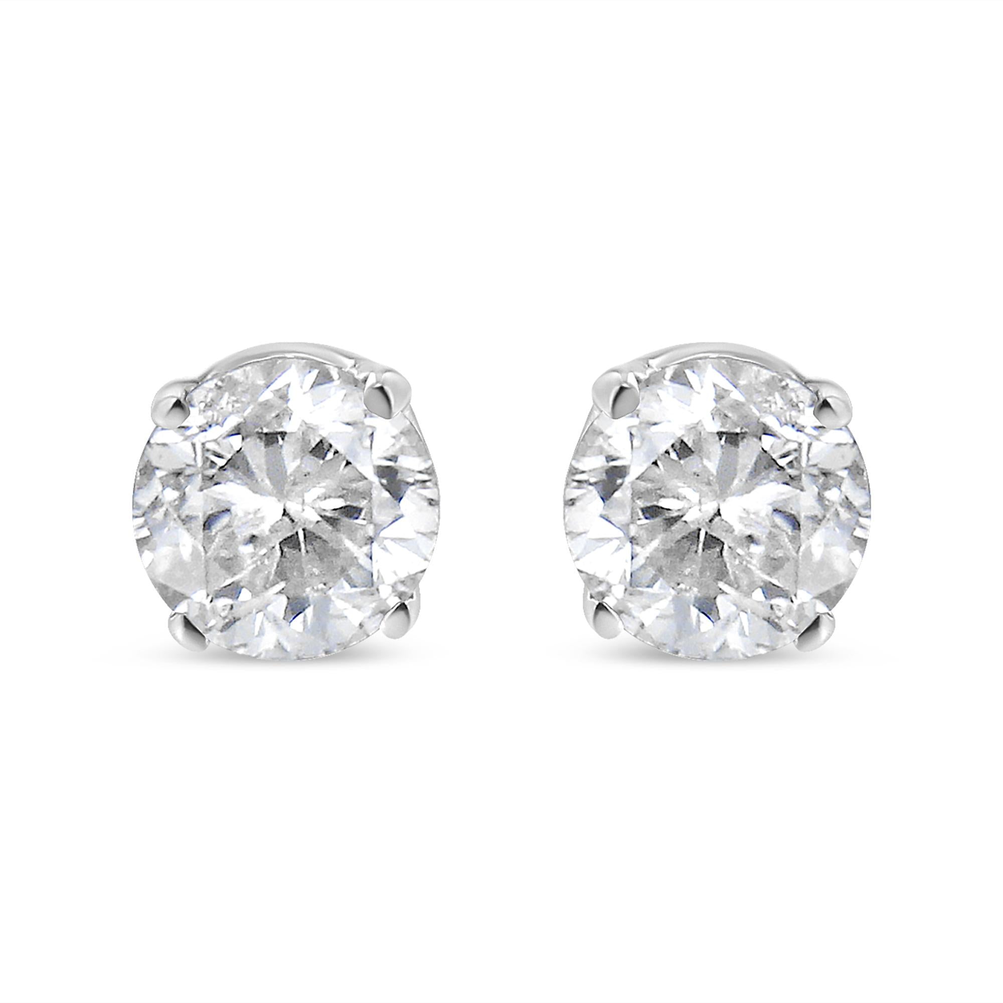 Aretes solitarios clásicos de 4 puntas en oro blanco de 14 quilates con diamantes redondos de talla brillante de 1,00 quilates y certificación IGI (color HI, claridad I1-I2) - Friggin Jewelry