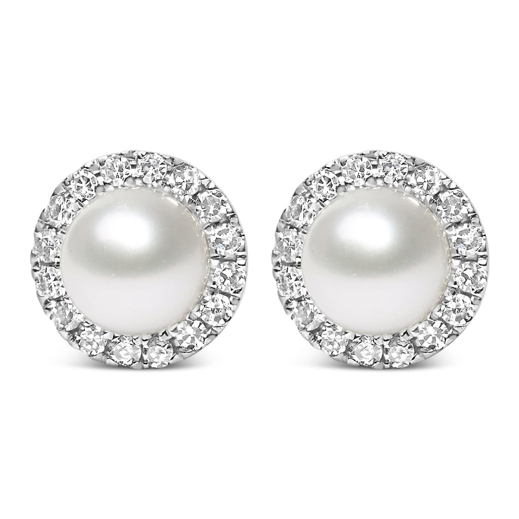 Aretes de oro blanco de 10 quilates con perla cultivada de agua dulce de 4,5 mm y halo de diamantes de 1/7 quilates (color IJ, claridad I1-I2) - Friggin Jewelry