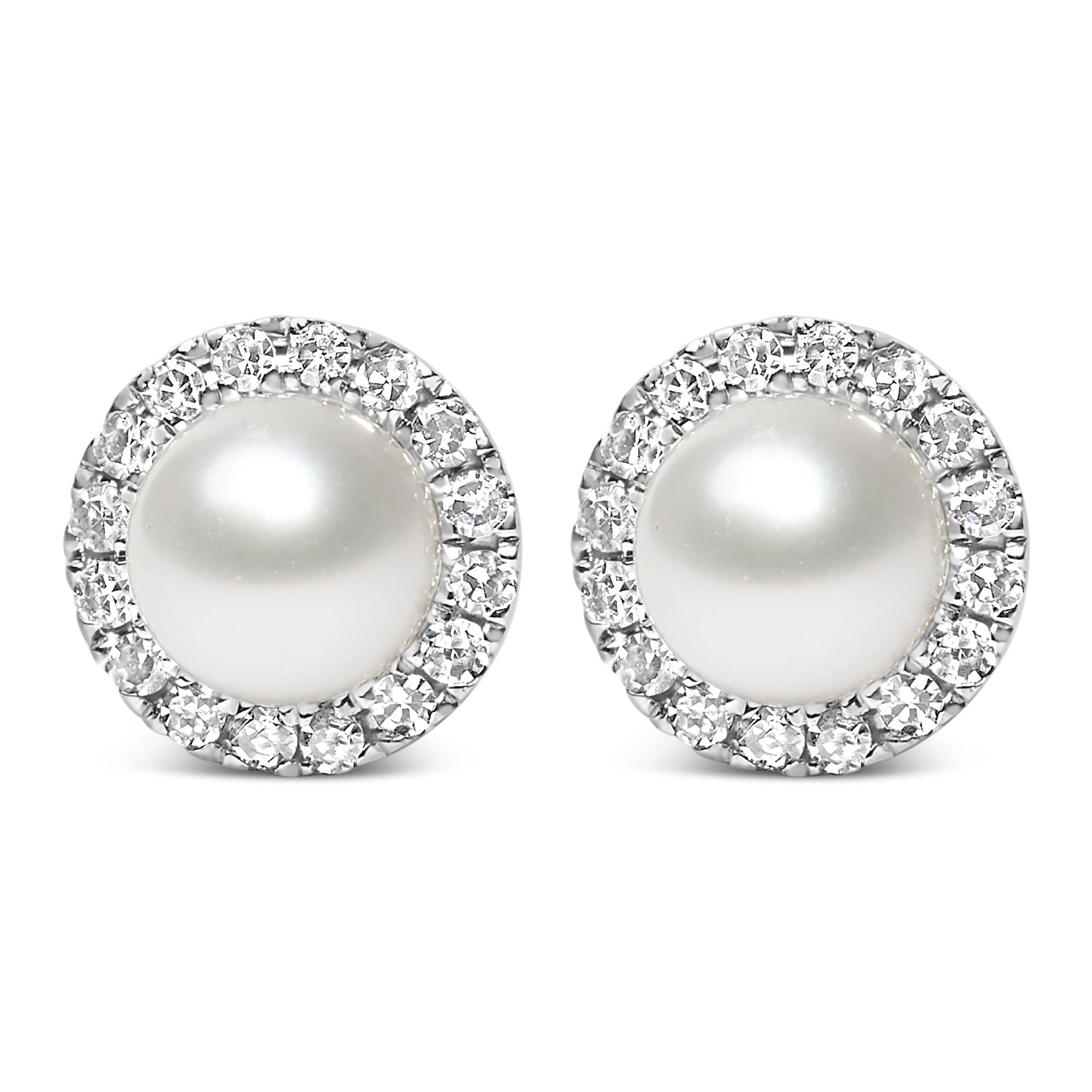 Aretes de oro blanco de 10 quilates con perla cultivada de agua dulce de 4,5 mm y halo de diamantes de 1/7 quilates (color IJ, claridad I1-I2) - Friggin Jewelry