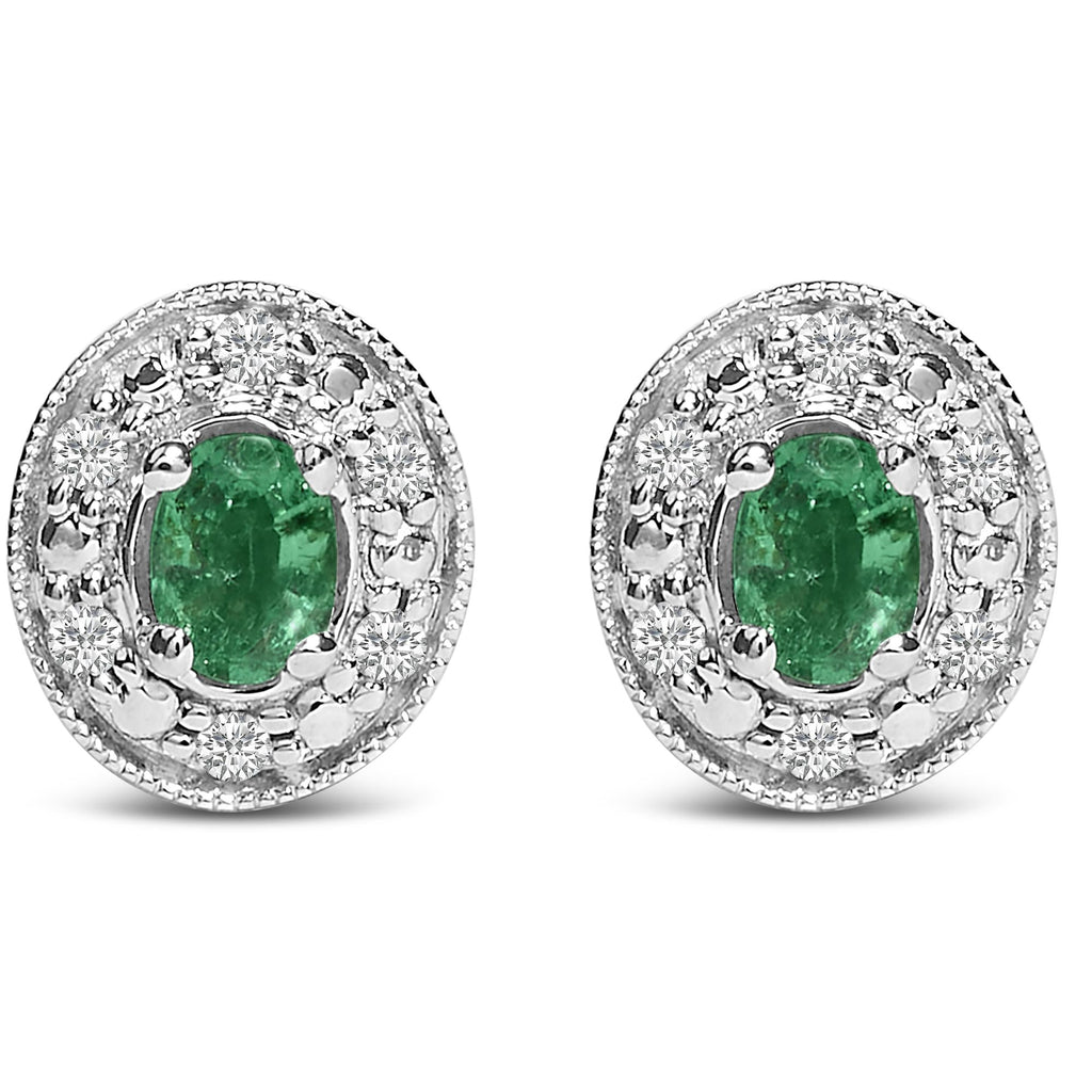 Aretes de oro blanco de 14 quilates con esmeralda verde ovalada y halo de diamantes de 1/10 quilates (color IJ, claridad I1-I2) - Friggin Jewelry