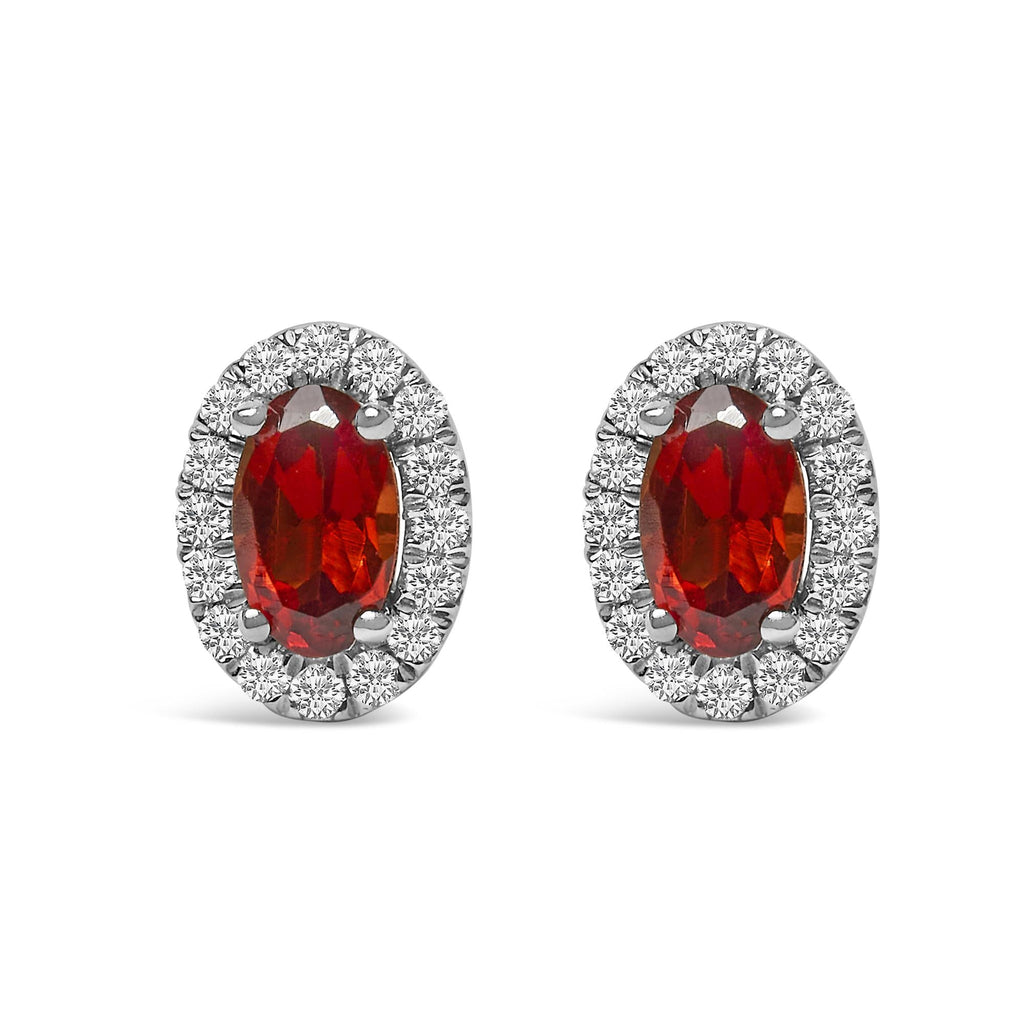 Orecchini a bottone con alone di diamanti e pietra portafortuna taglio ovale da 5x3 mm in oro bianco 10 carati (colore IJ, purezza I1-I2) - Friggin Jewelry