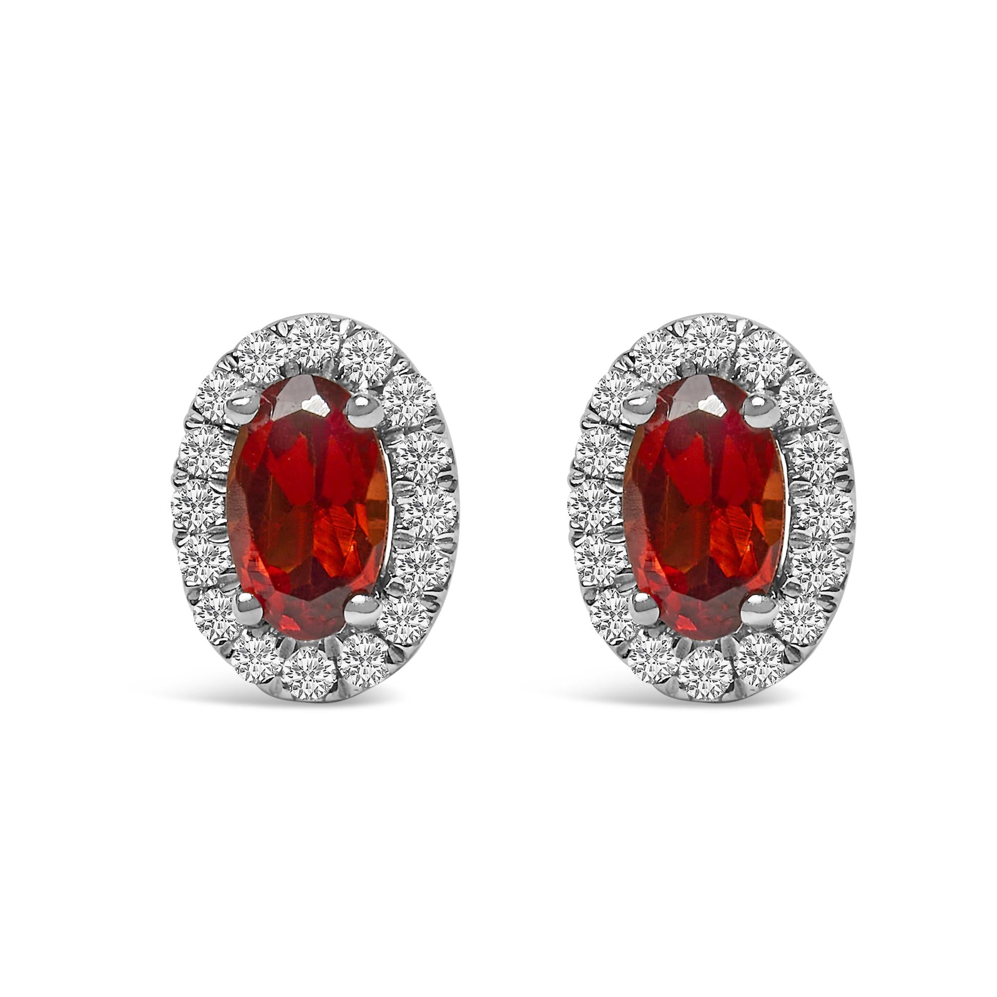 Orecchini a bottone con alone di diamanti e pietra portafortuna taglio ovale da 5x3 mm in oro bianco 10 carati (colore IJ, purezza I1-I2) - Friggin Jewelry