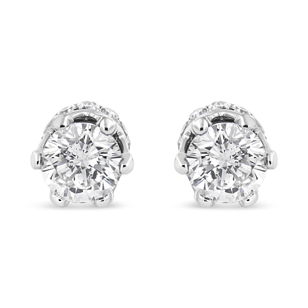 Aretes de oro blanco de 14 quilates con corona de diamantes de talla redonda de 1,0 quilates y engaste en garra (color IJ, claridad I1-I2) - Friggin Jewelry