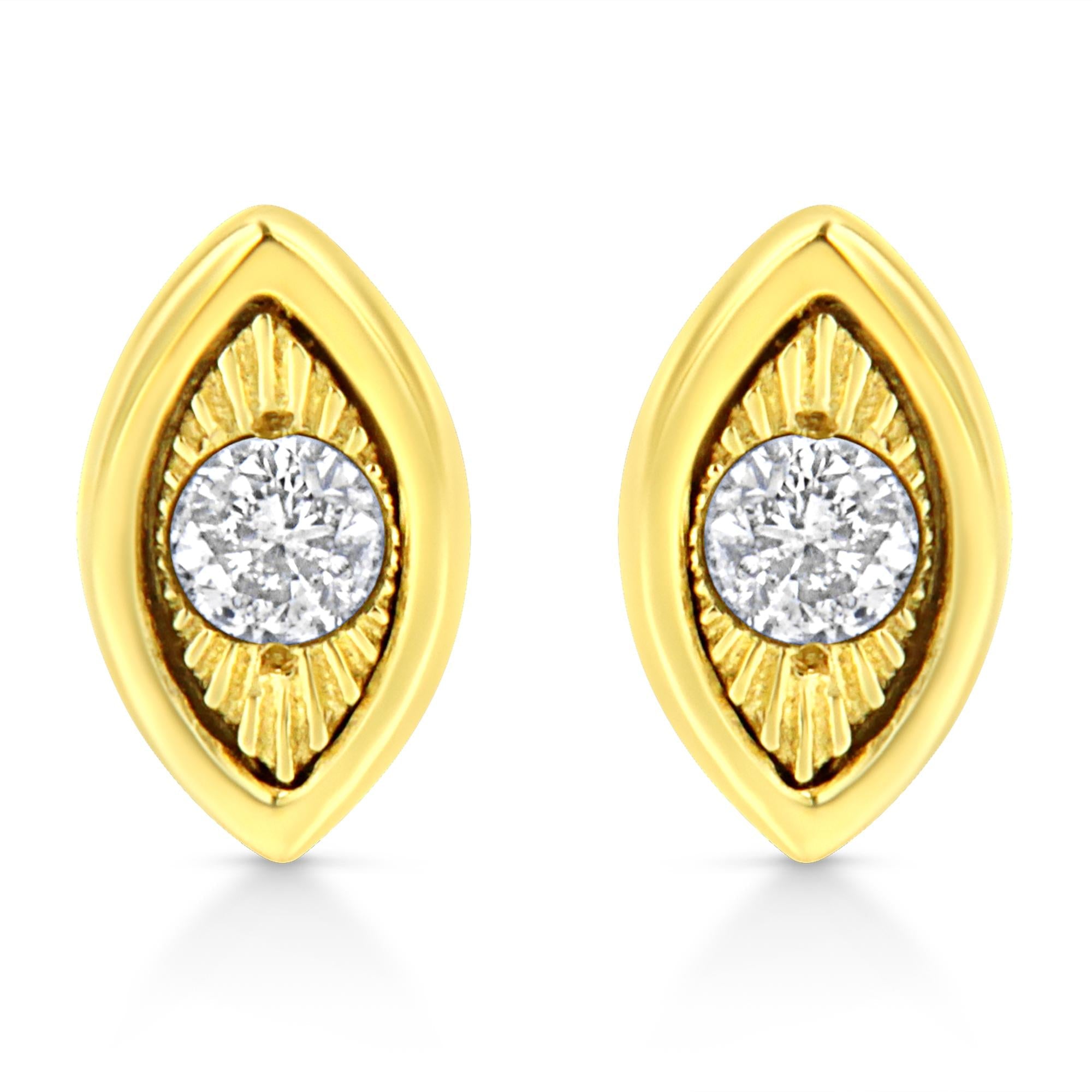 Aretes de plata de ley 925 bañados en oro amarillo de 10 quilates con diamantes engastados milagros de 1/10 quilates (formas a elegir) - Friggin Jewelry