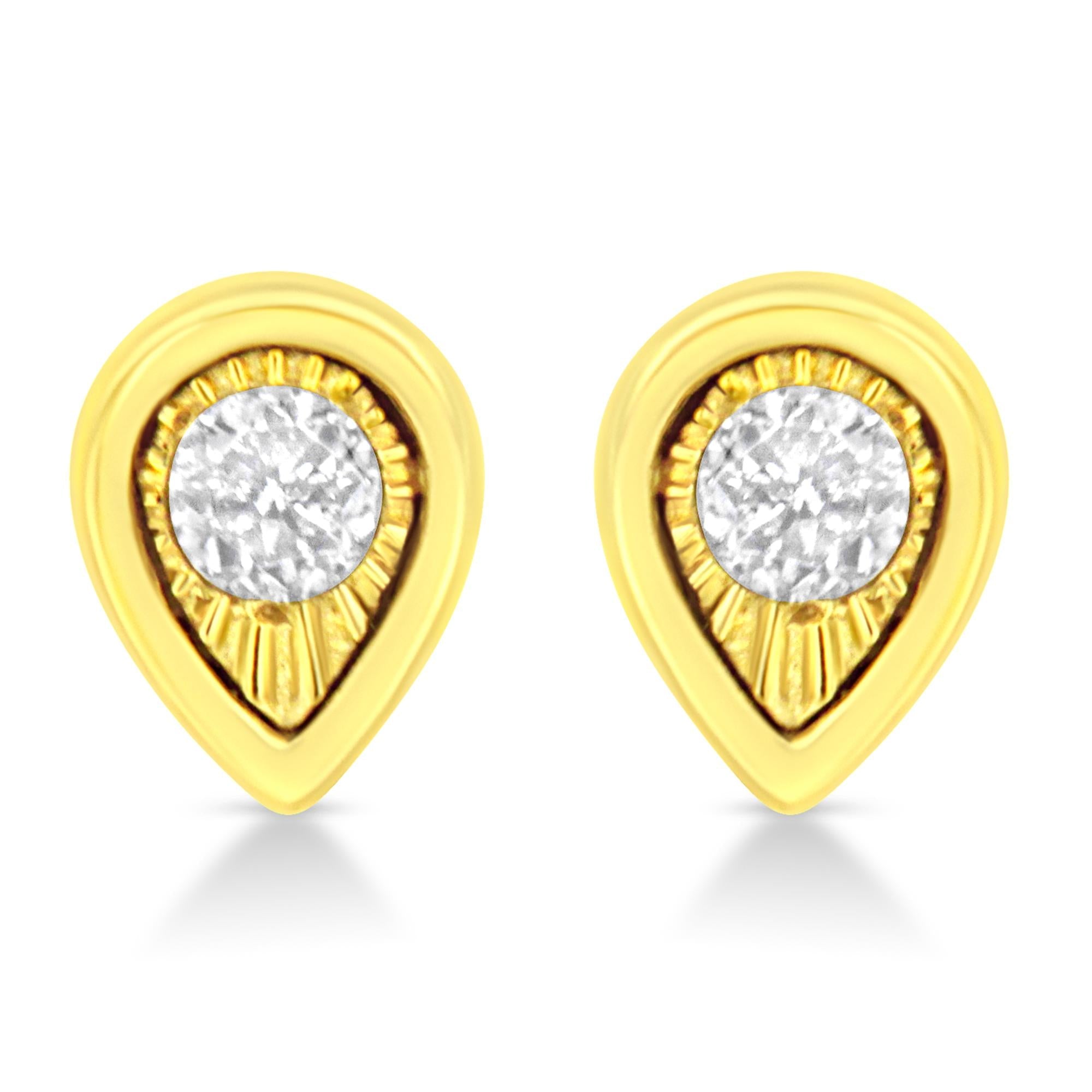 Aretes de plata de ley 925 bañados en oro amarillo de 10 quilates con diamantes engastados milagros de 1/10 quilates (formas a elegir) - Friggin Jewelry