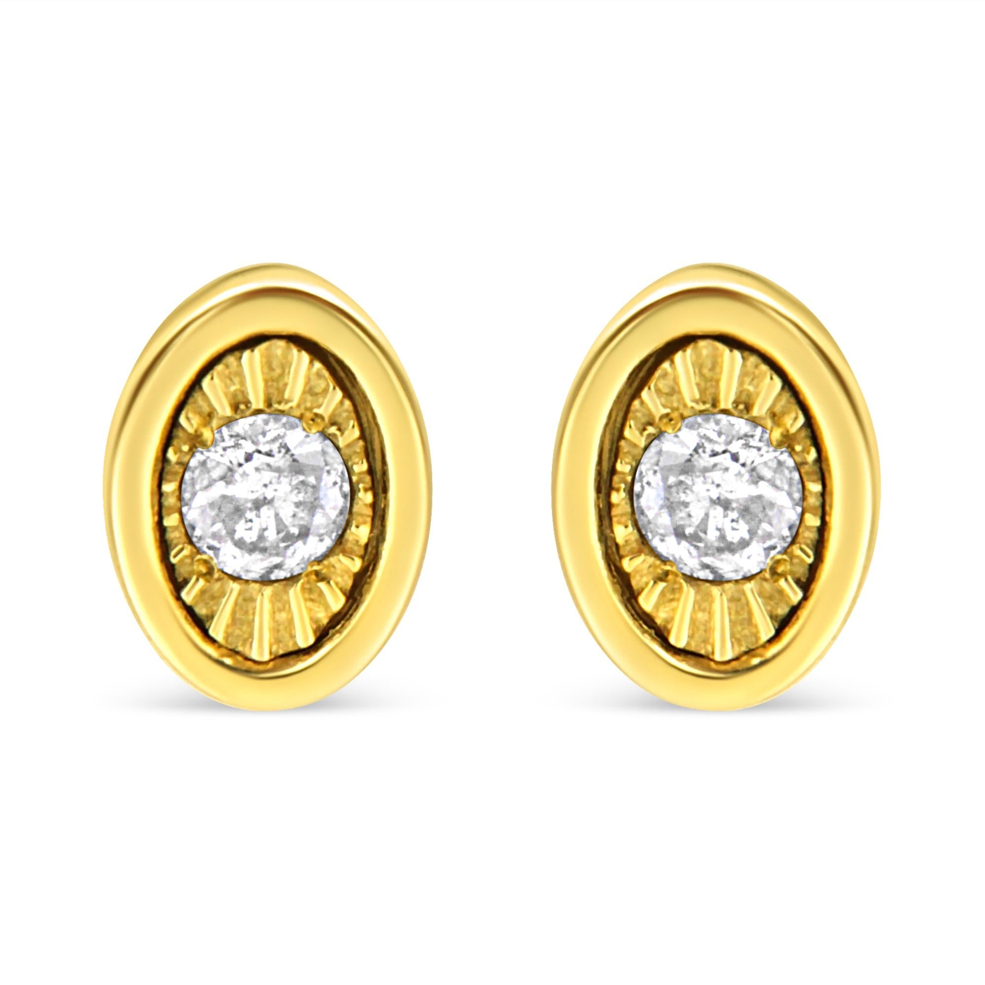 Aretes de plata de ley 925 bañados en oro amarillo de 10 quilates con diamantes engastados milagros de 1/10 quilates (formas a elegir) - Friggin Jewelry