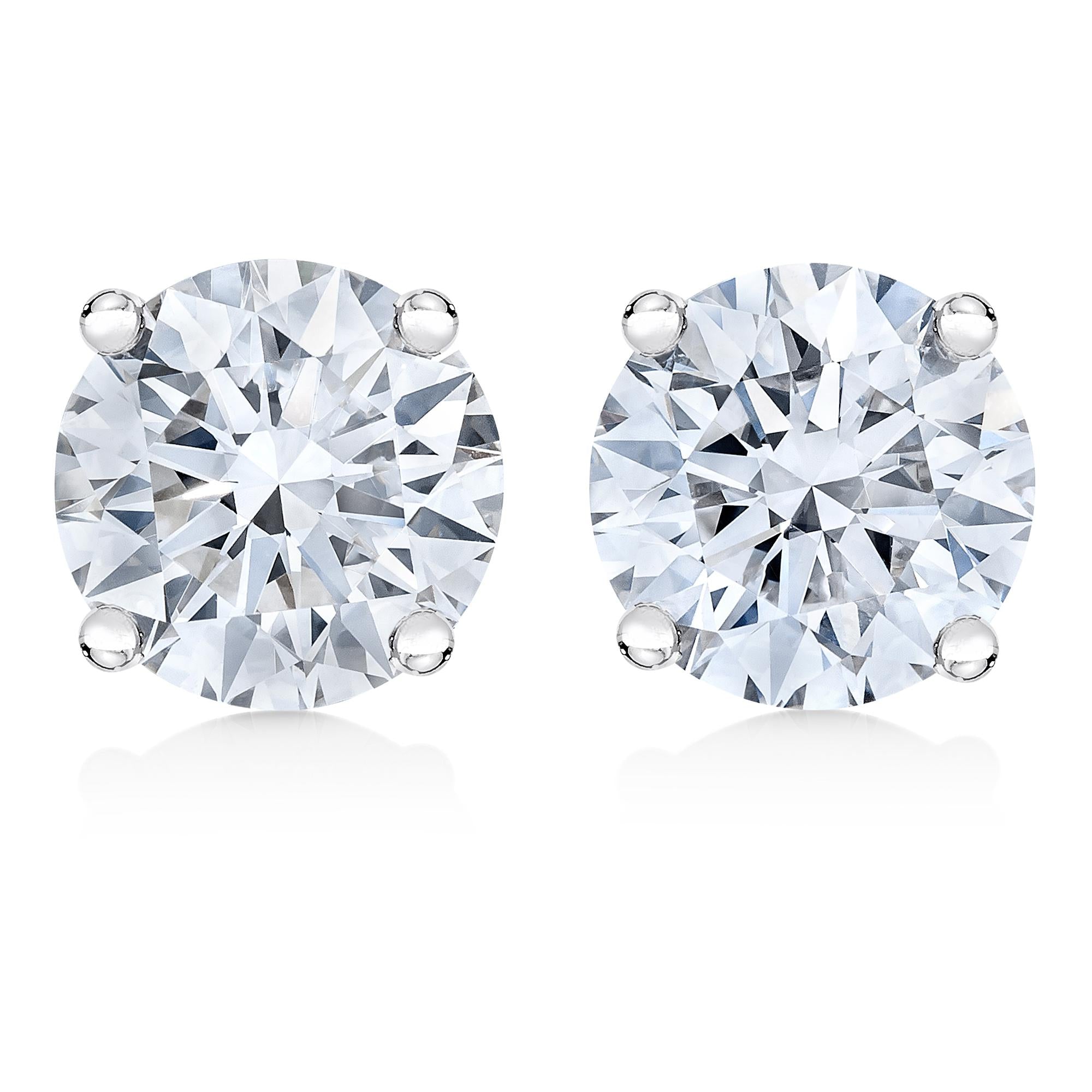 Aretes solitarios clásicos de oro blanco de 14 quilates con diamantes cultivados en laboratorio de 1/2 quilates y 4 puntas, con certificación IGI (color FG, claridad VS1-VS2) - Friggin Jewelry