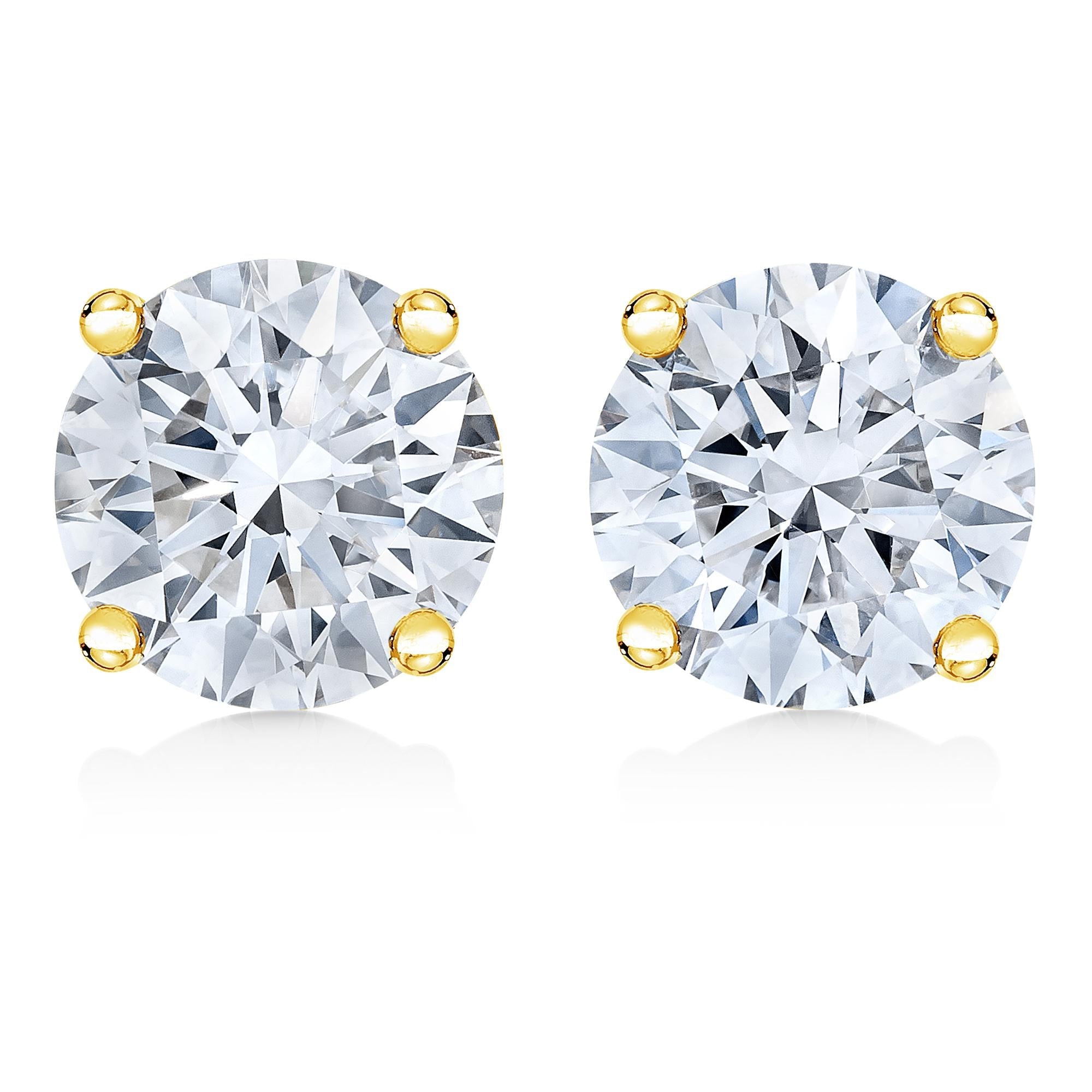 Aretes solitarios clásicos de 4 puntas con diamantes cultivados en laboratorio de talla brillante redonda de 1/2 quilates en oro de 14 quilates - Friggin Jewelry