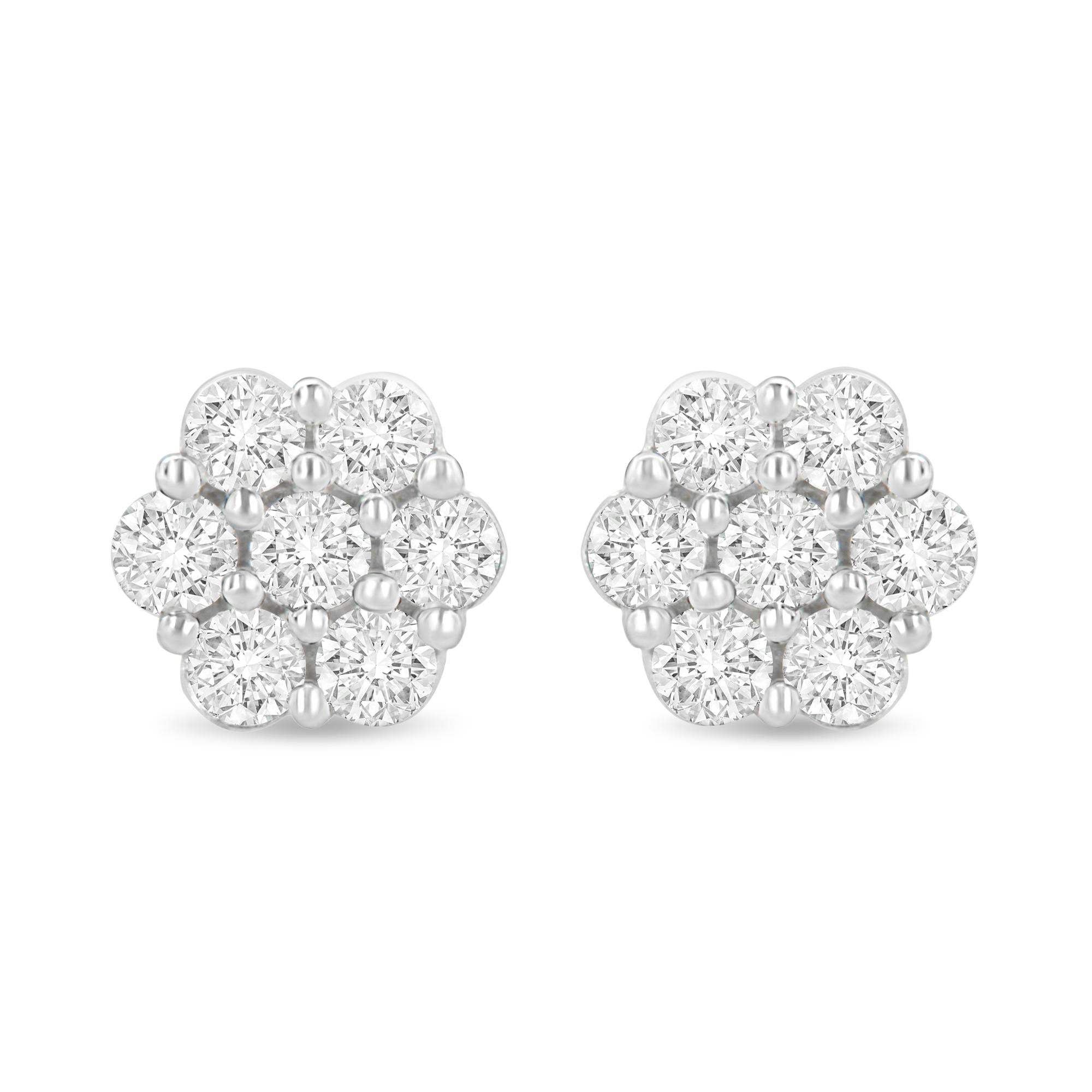 Aretes florales de diamantes de talla redonda engastados en garras de oro blanco de 14 quilates de 1,0 quilates (color HI, claridad I1-I2) - Friggin Jewelry