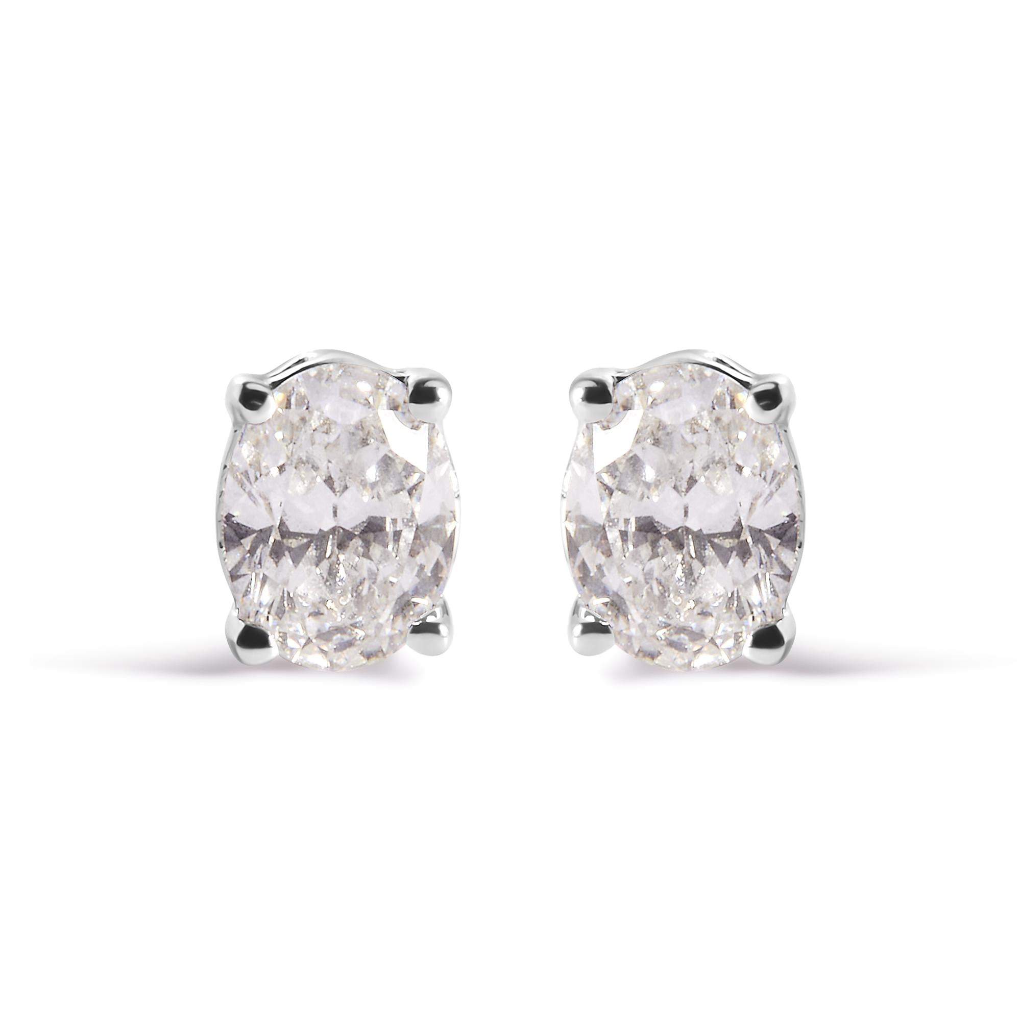 Aretes solitarios de oro blanco de 14 quilates con diamantes ovalados cultivados en laboratorio (color FG, claridad VS1-VS2) - Friggin Jewelry