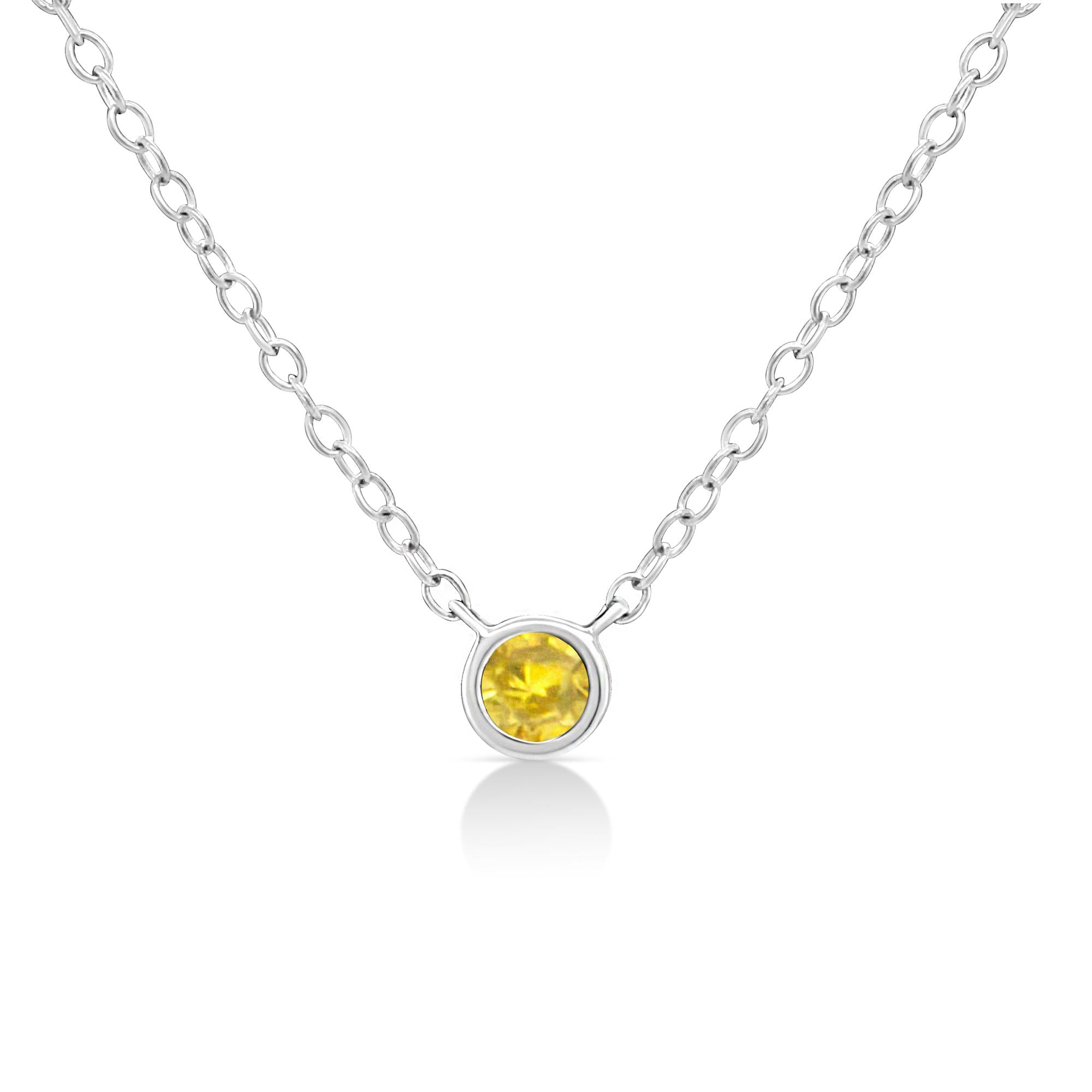 Collar con colgante ajustable solitario de 40,6 a 45,7 cm en plata de ley 925 con diamantes de colores de 1/10 ct y engaste en bisel (color realzado, claridad I1-I2) - Friggin Jewelry