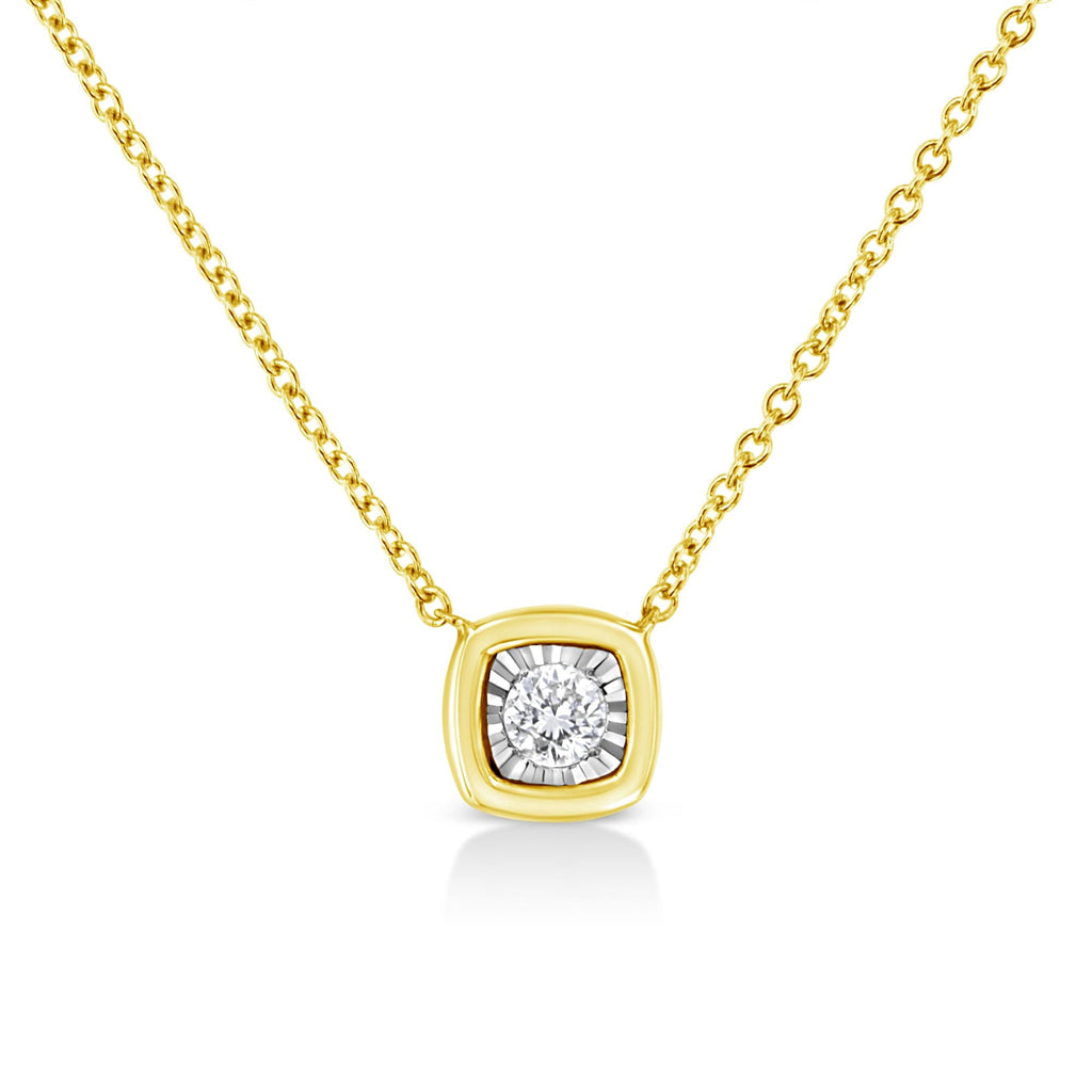 Collar con colgante de 45,7 cm en plata de ley 925 bañada en oro amarillo de 10 quilates y diamantes redondos engastados milagrosos de 1/10 quilates (formas a elegir) - Friggin Jewelry
