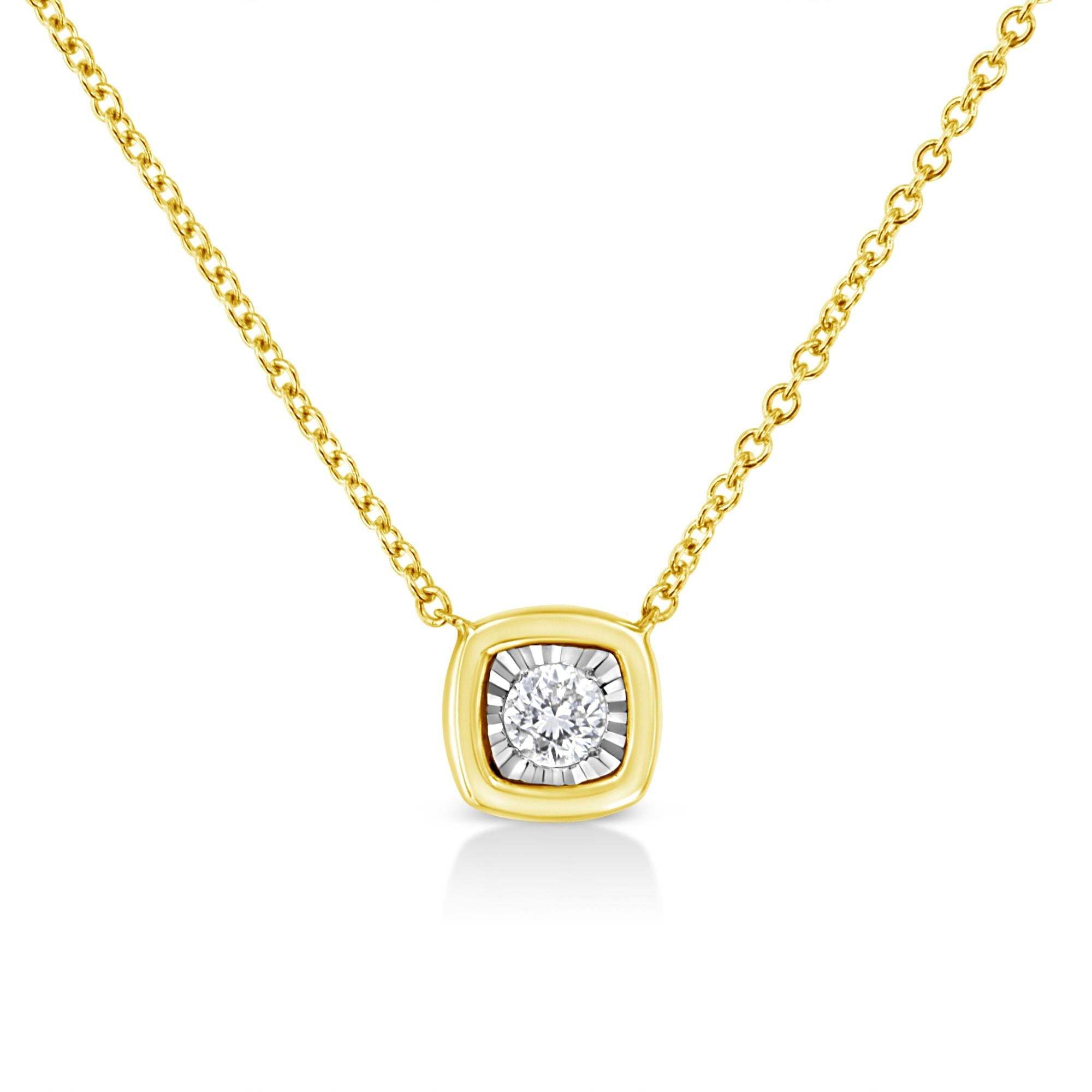 Collar con colgante de 45,7 cm en plata de ley 925 bañada en oro amarillo de 10 quilates y diamantes redondos engastados milagrosos de 1/10 quilates (formas a elegir) - Friggin Jewelry