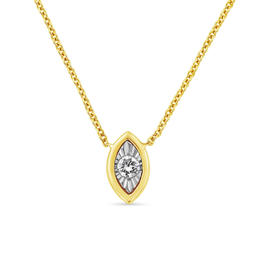 Collar con colgante de 45,7 cm en plata de ley 925 bañada en oro amarillo de 10 quilates y diamantes redondos engastados milagrosos de 1/10 quilates (formas a elegir) - Friggin Jewelry