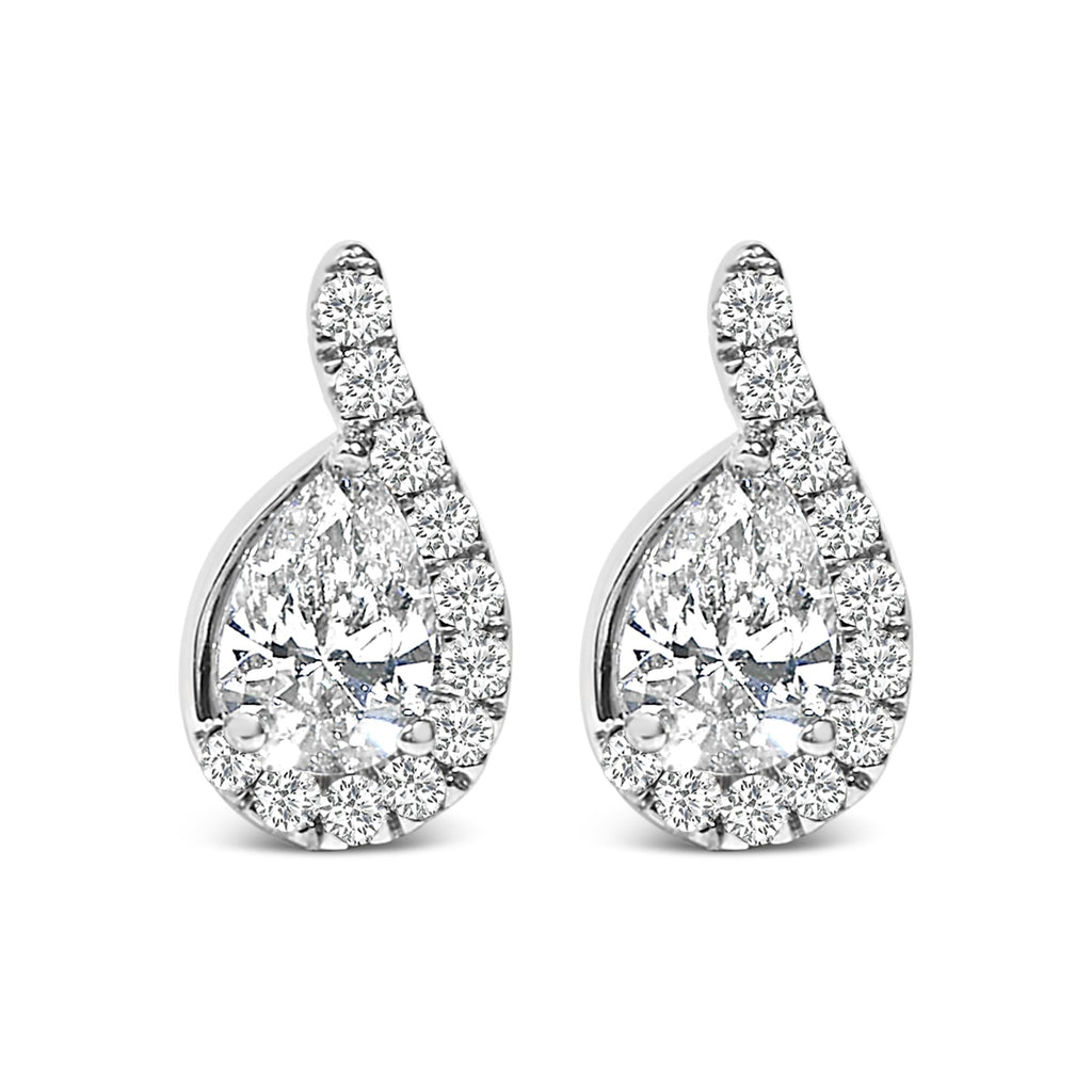 Aretes tipo lágrima con halo de diamantes cultivados en laboratorio de 5/8 quilates en oro blanco de 14 quilates - Friggin Jewelry