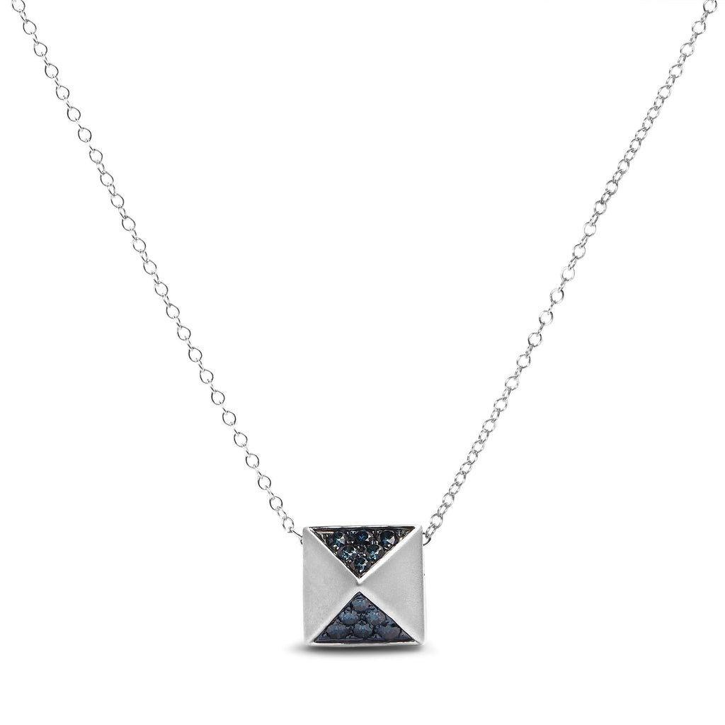 Collana con ciondolo a forma di piramide in oro bianco 14 carati con diamante blu trattato da 1/4 ct e finitura opaca (colore blu, purezza SI1-SI2) - 18 pollici - Friggin Jewelry