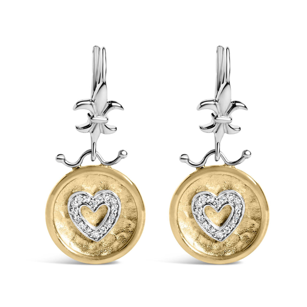 Pendientes colgantes con medallón de corazón y diamantes de 1/8 quilates, chapados en oro amarillo de 18 quilates y acabado martillado (color IJ, claridad SI1-SI2) - Friggin Jewelry