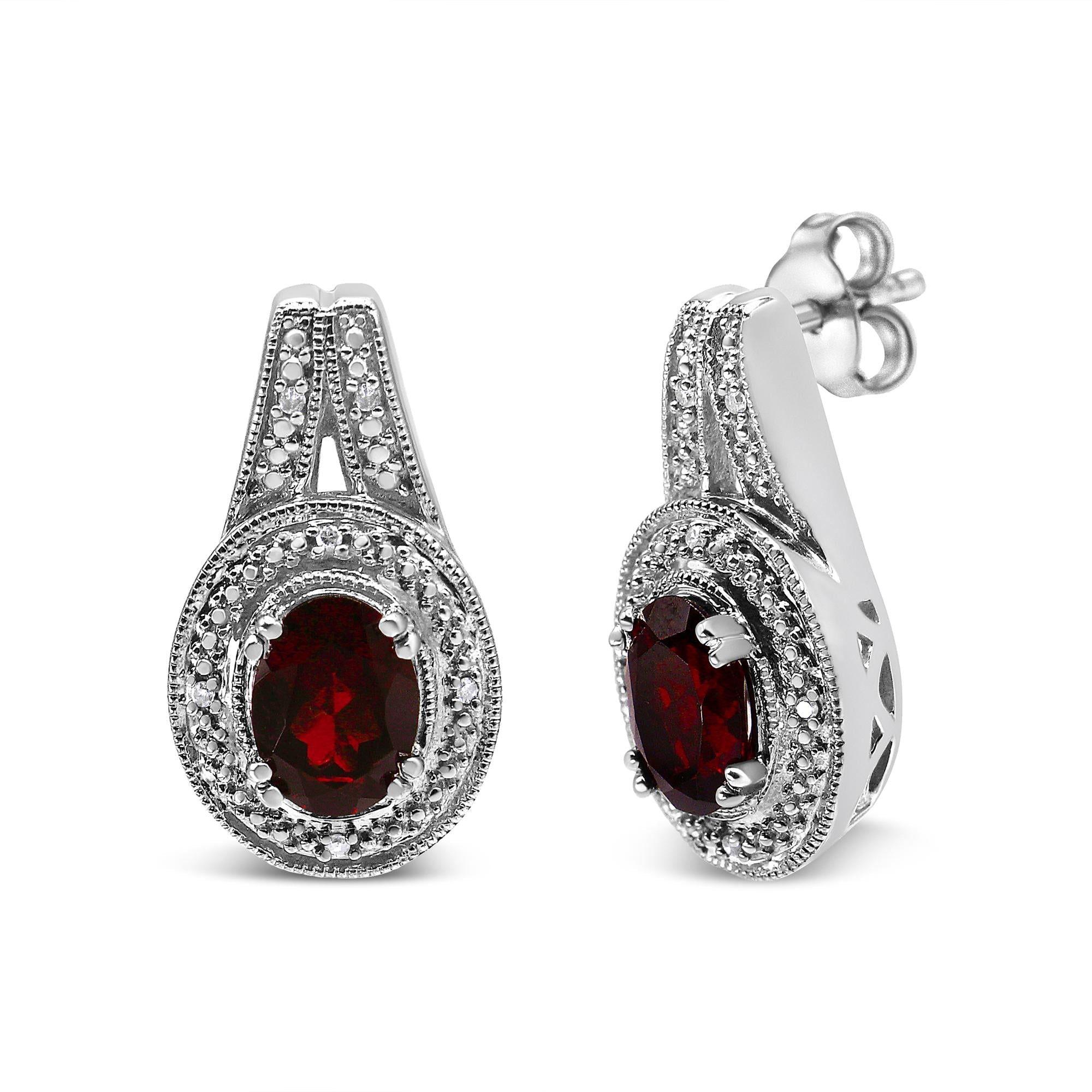 Pendientes de plata de ley 925 con detalles de diamantes y granate rojo ovalado de 8 x 6 mm (color IJ, claridad I1-I2) - Friggin Jewelry