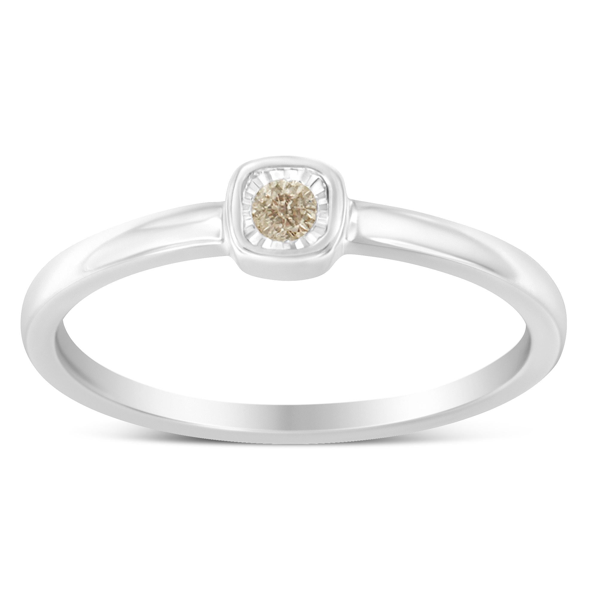 Anillo de compromiso pequeño de plata de ley 925 con diamantes de 1/20 quilates en forma de cojín (color JK, claridad I1-I2) - Friggin Jewelry