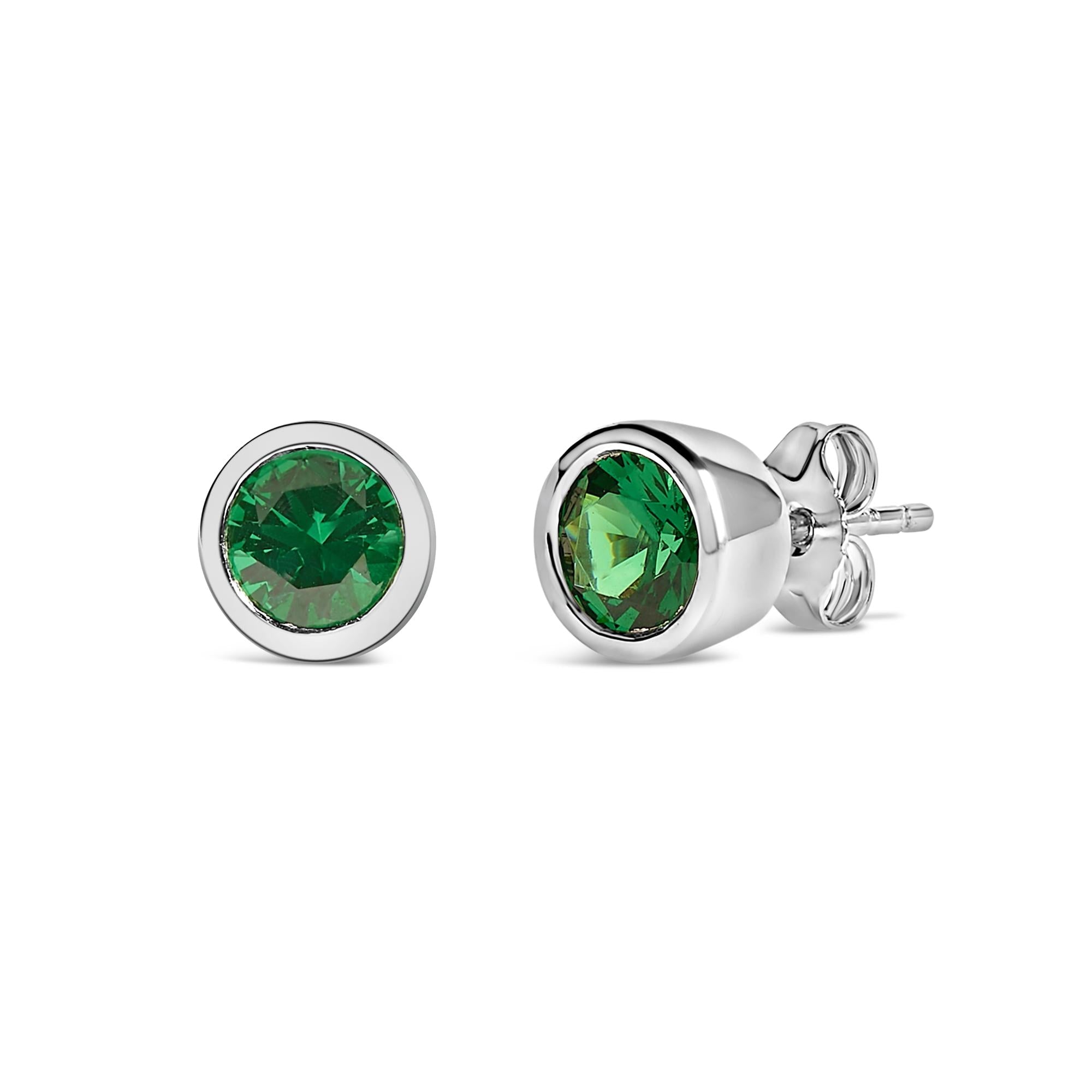 Pendientes solitarios de plata de ley 925 de 6 mm con gema creada engastada en bisel - Friggin Jewelry