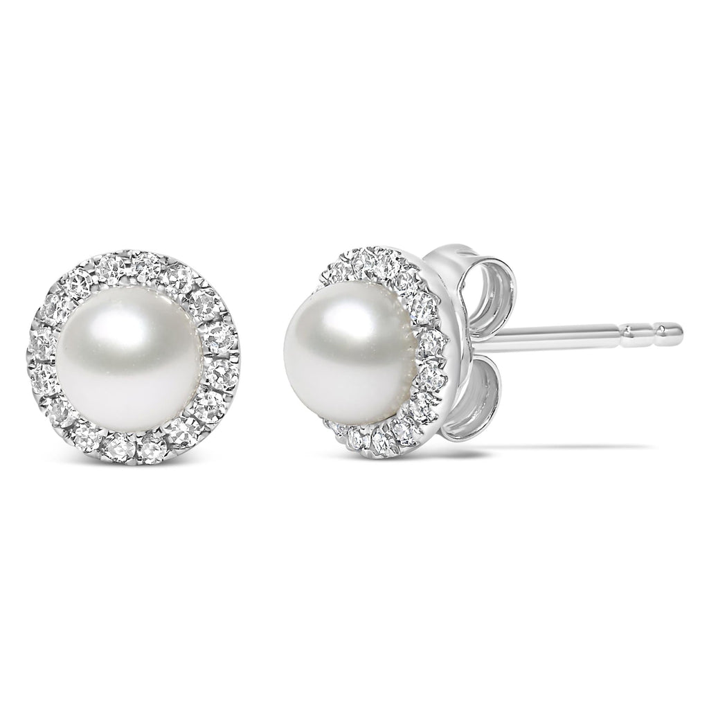 Aretes de oro blanco de 10 quilates con perla cultivada de agua dulce de 4,5 mm y halo de diamantes de 1/7 quilates (color IJ, claridad I1-I2) - Friggin Jewelry