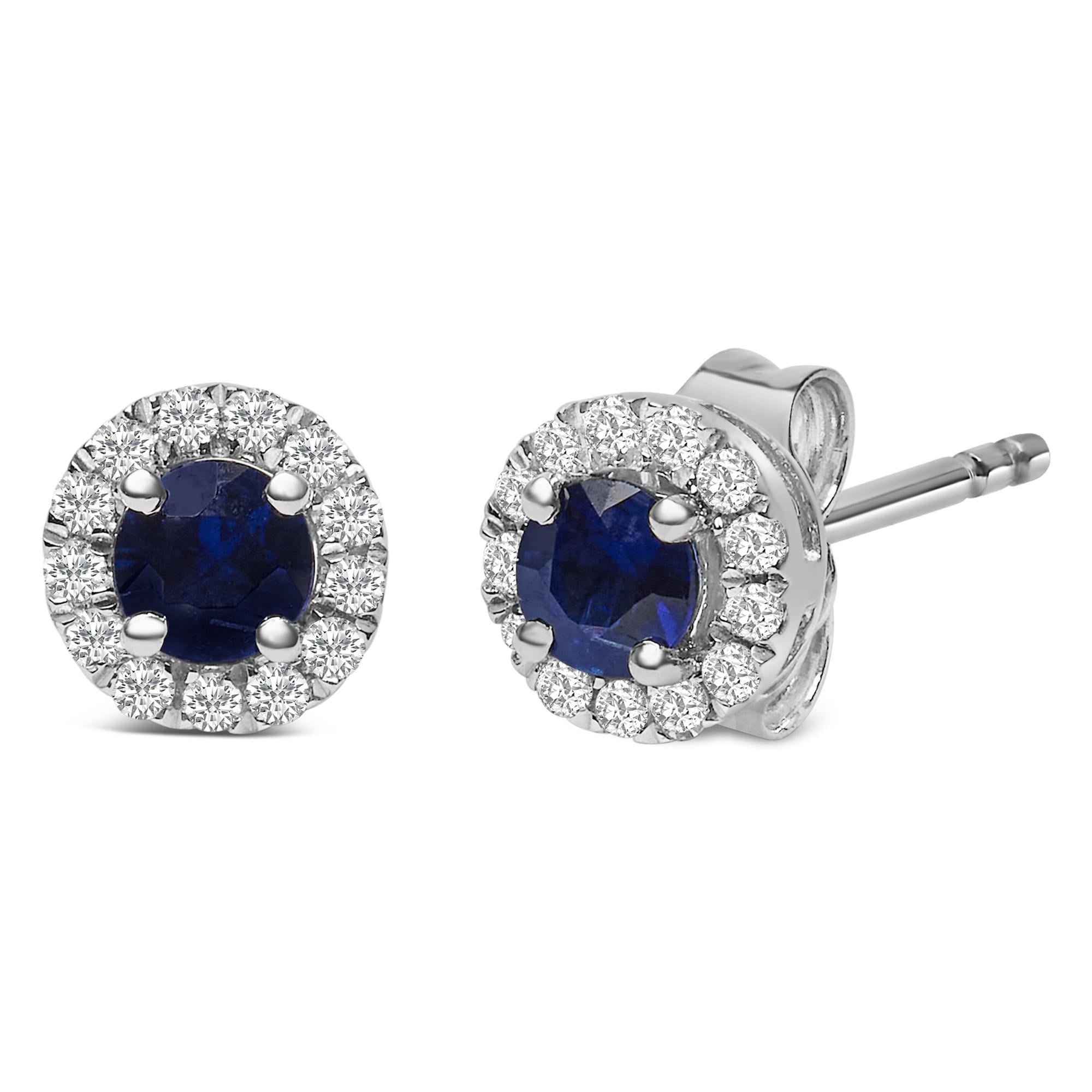 Aretes de oro blanco de 10 quilates con zafiro azul redondo de 3,25 mm x 3,25 mm y halo de diamantes de 1/10 quilates (color IJ, claridad I1-I2) - Friggin Jewelry