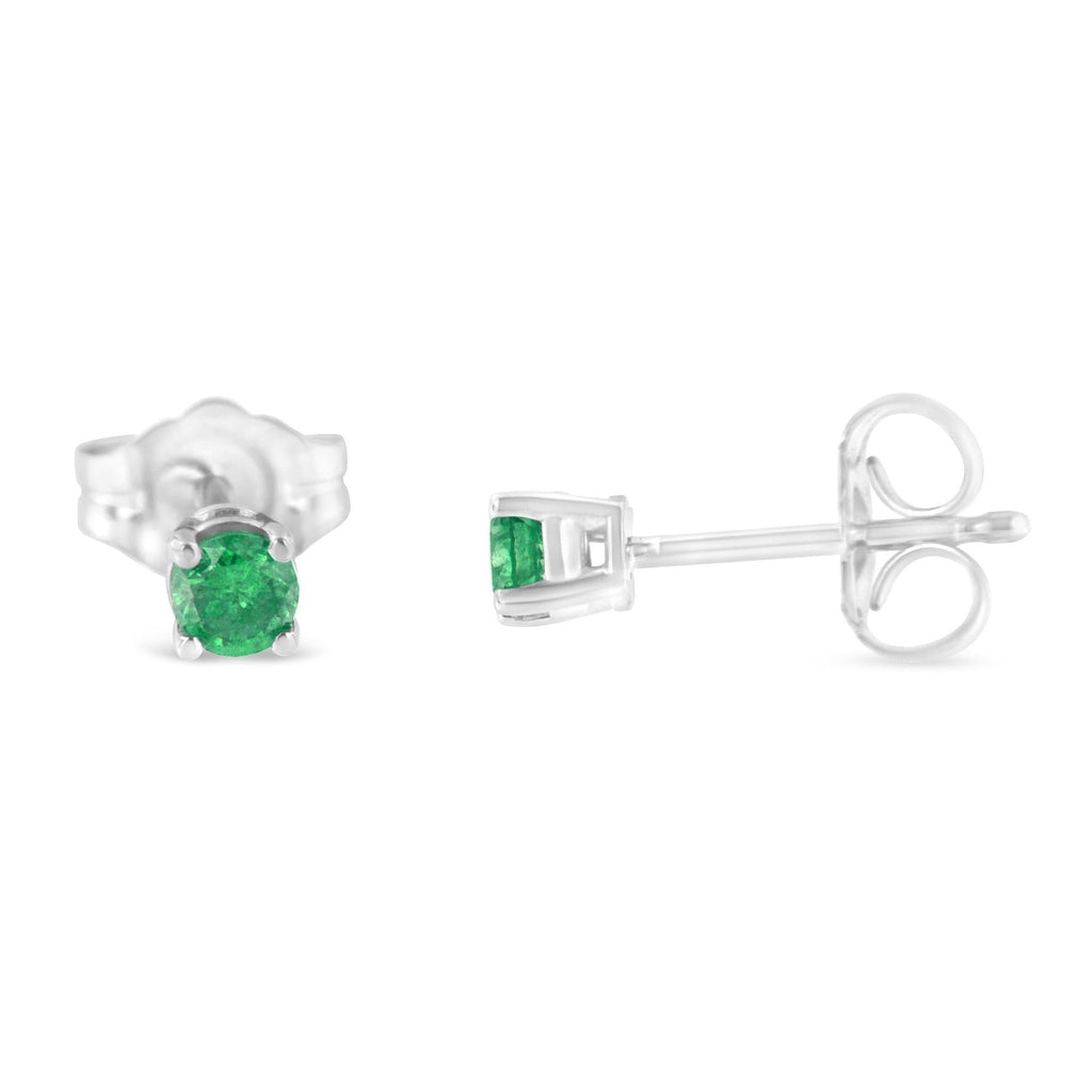 Pendientes clásicos de 4 puntas con diamantes verdes de talla brillante redonda de 1/4 ct en plata de ley 925 (color elegante, claridad I2-I3) - Friggin Jewelry