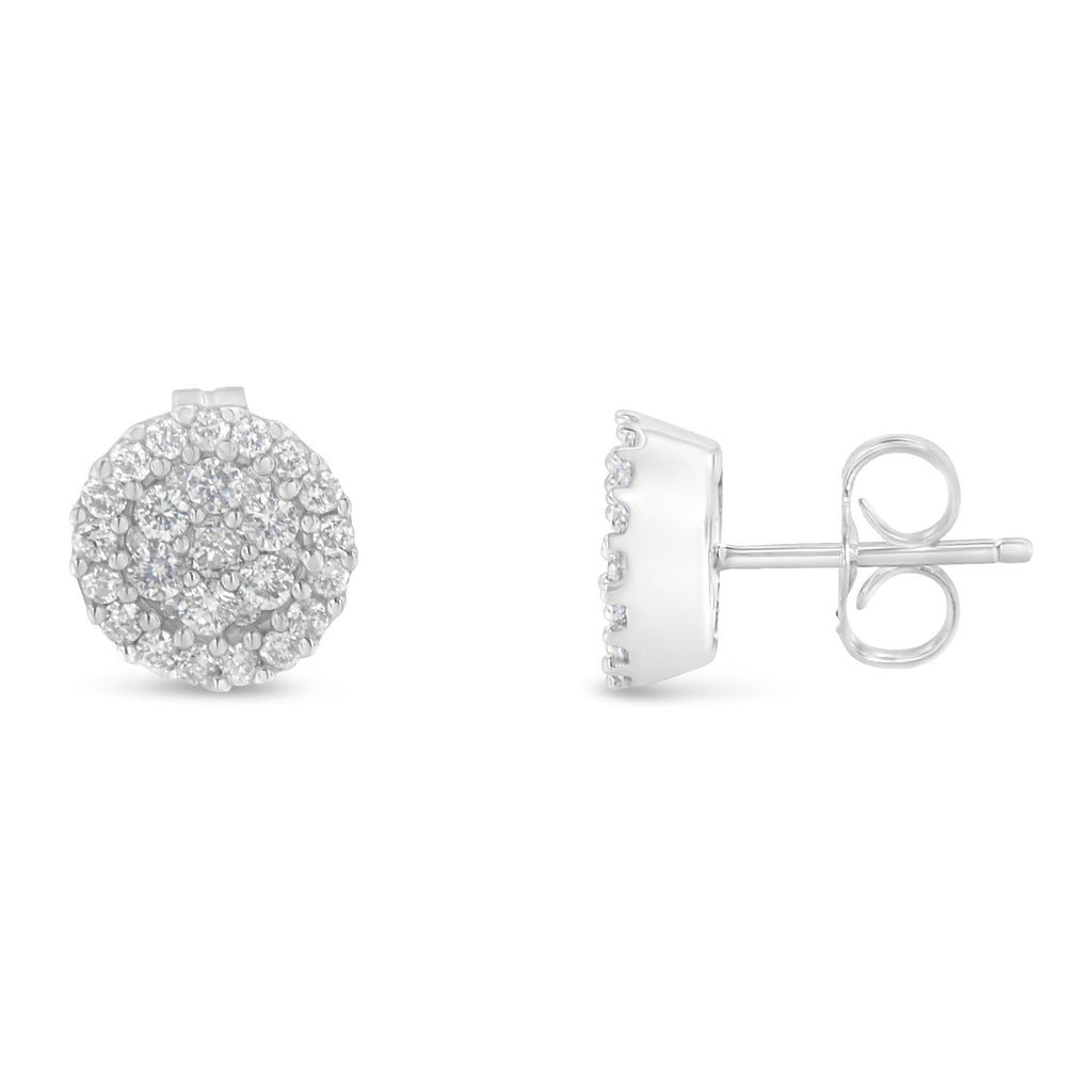 Aretes tipo botón redondos con halo de diamantes de talla brillante de 1/2 ct en oro blanco de 14 quilates (color HI, claridad I1-I2) - Friggin Jewelry
