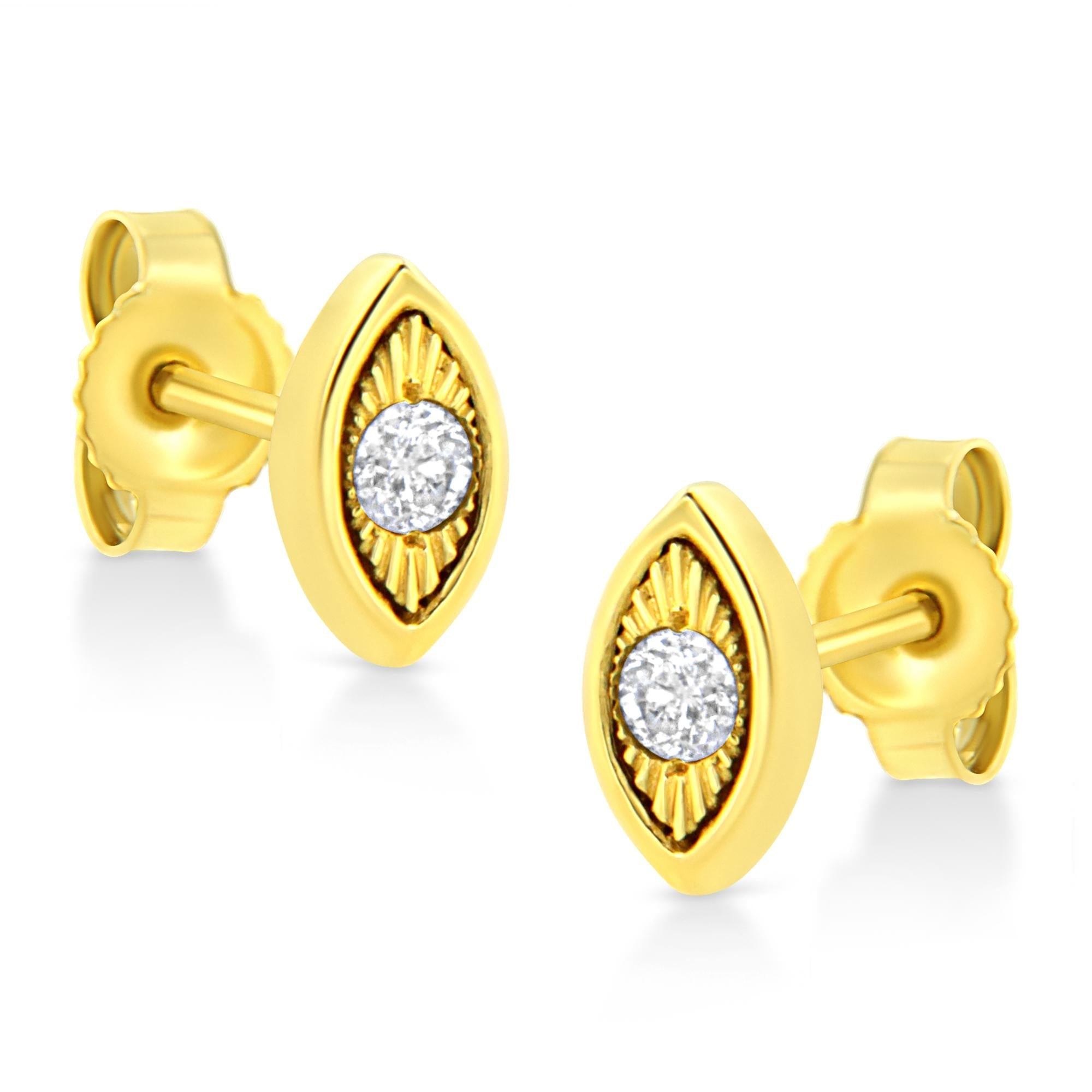 Aretes de plata de ley 925 bañados en oro amarillo de 10 quilates con diamantes engastados milagros de 1/10 quilates (formas a elegir) - Friggin Jewelry