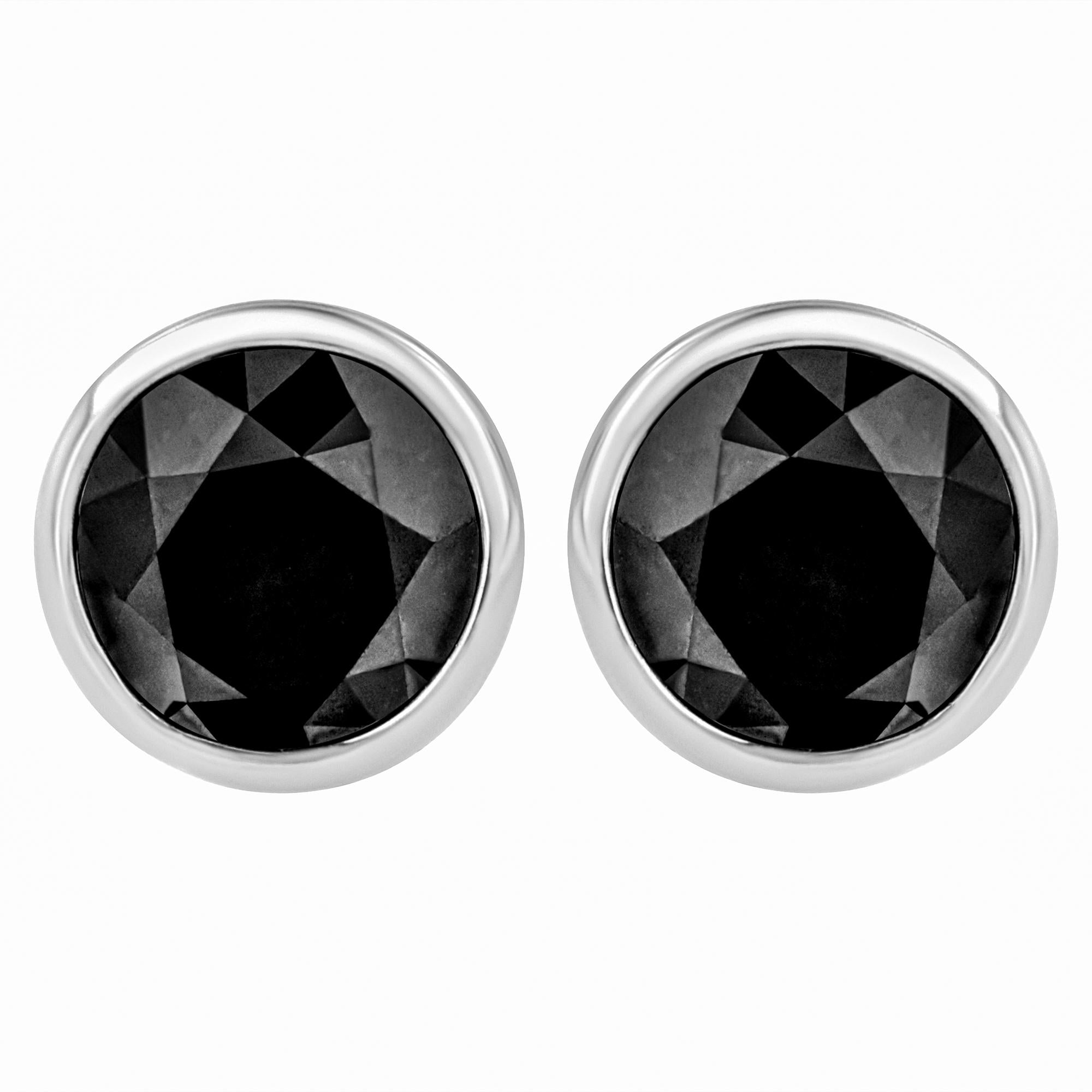 Aretes de oro blanco de 14 quilates con diamantes negros redondos de talla brillante engastados en bisel y cierre de rosca (color fantasía realzado, claridad I2-I3) - Friggin Jewelry