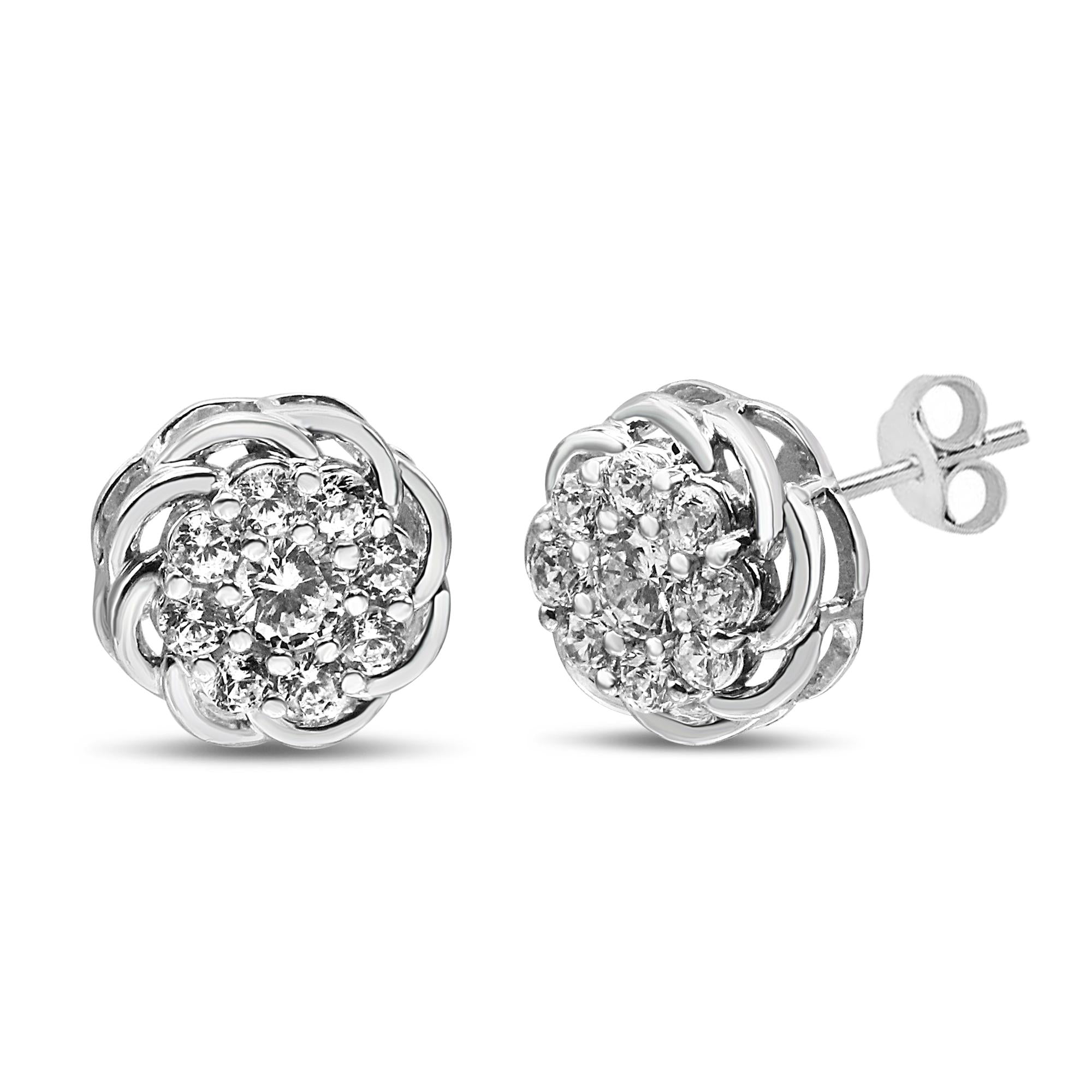 Pendientes de botón de plata de ley 925 con halo floral calado de diamantes redondos de 1/2 quilates (claridad I1-I2, color IJ) - Friggin Jewelry