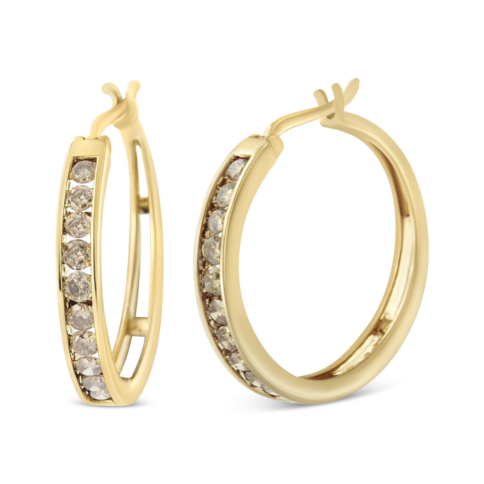 Orecchini a cerchio in argento sterling 925 placcato oro giallo 14 carati con diamanti color champagne incastonati a canale da 1,0 carati e chiusura a scatto (colore KL, purezza I1-I2) - Friggin Jewelry