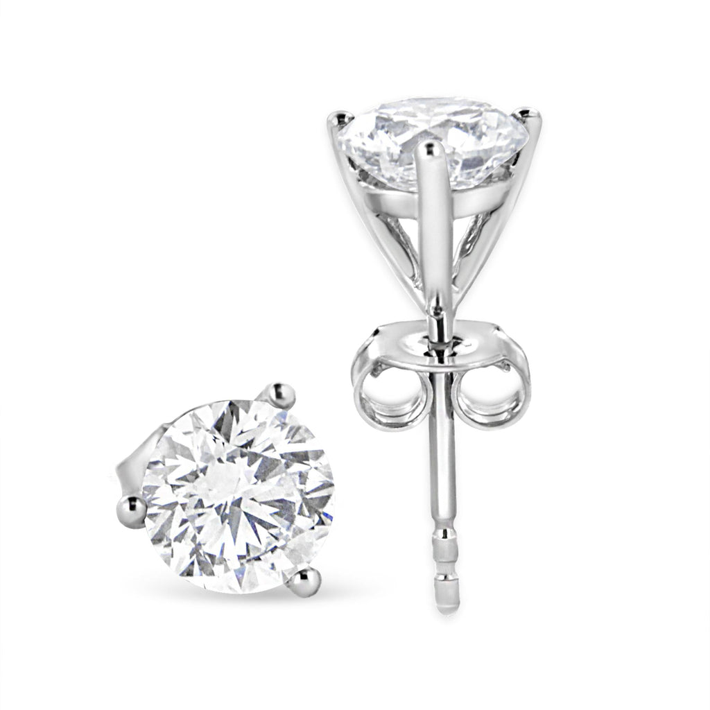 Aretes tipo botón de oro blanco de 14 quilates con tres puntas y diamantes cultivados en laboratorio de talla redonda brillante (color FG, claridad VS1-VS2) - Friggin Jewelry