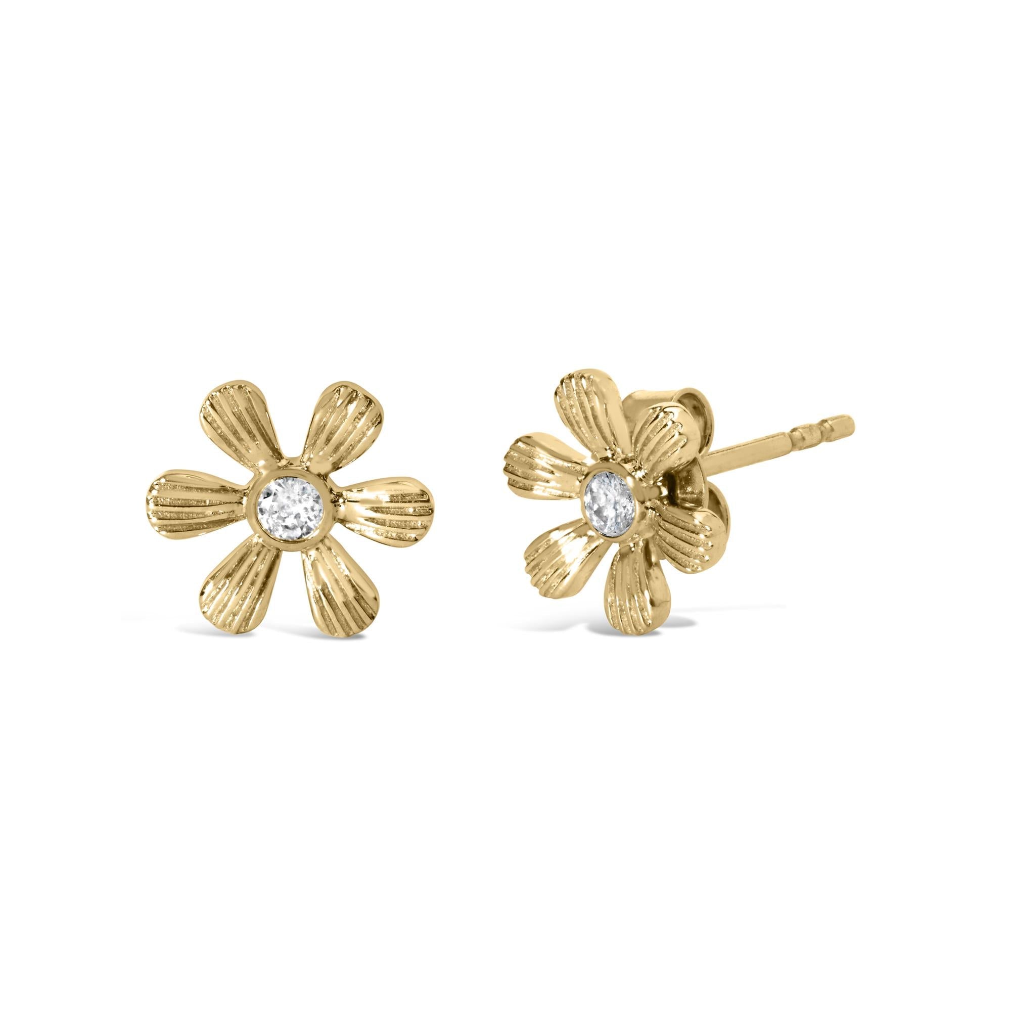 Aretes de oro amarillo de 10 quilates con diseño floral, engastado en bisel y detalles de diamantes, acabado martillado (color IJ, claridad I1-I2) - Friggin Jewelry