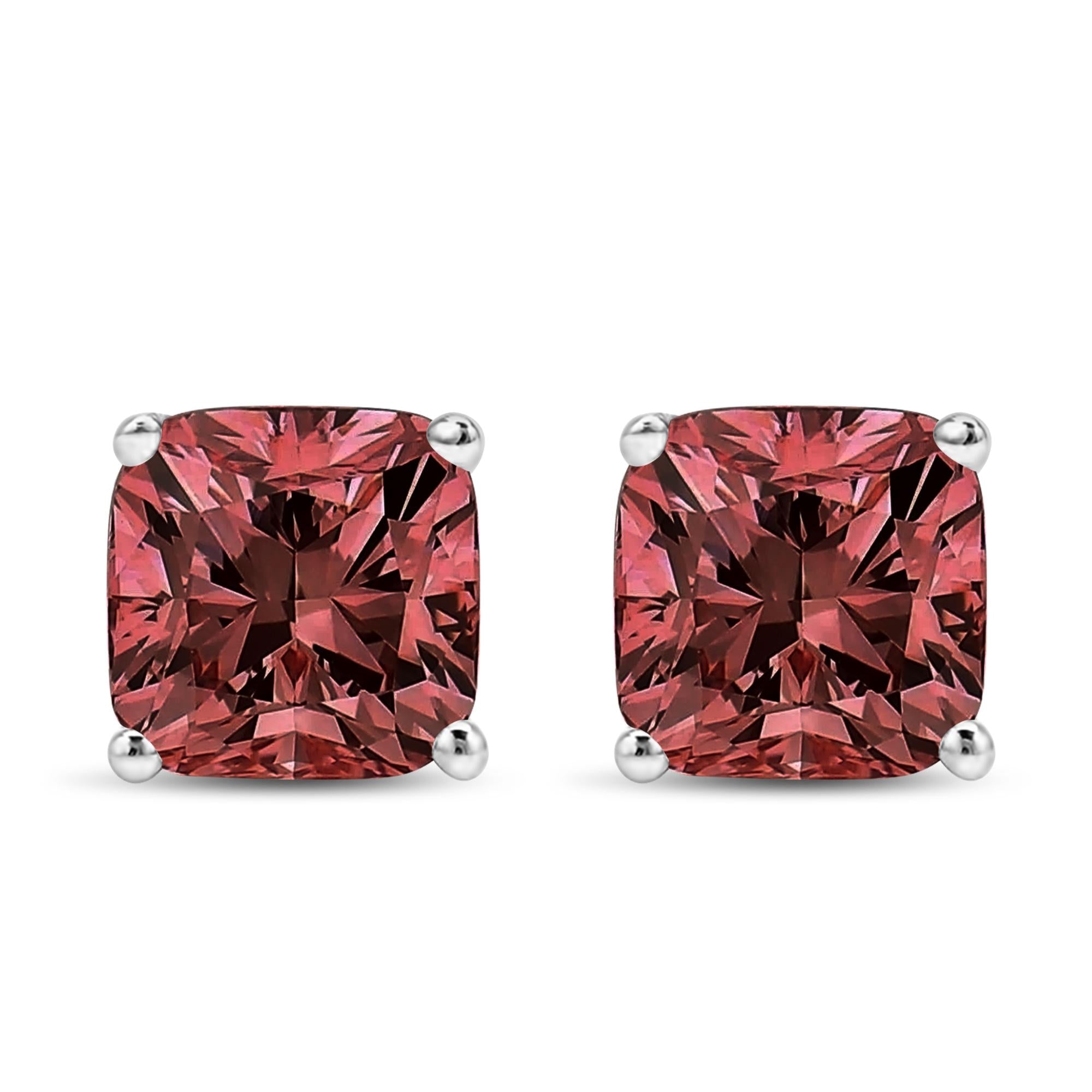 Orecchini a bottone con diamante solitario classico in oro bianco 14 carati, taglio cuscino rosa, incastonato a 4 punte (colore rosa, purezza VS1-VS2) - Friggin Jewelry