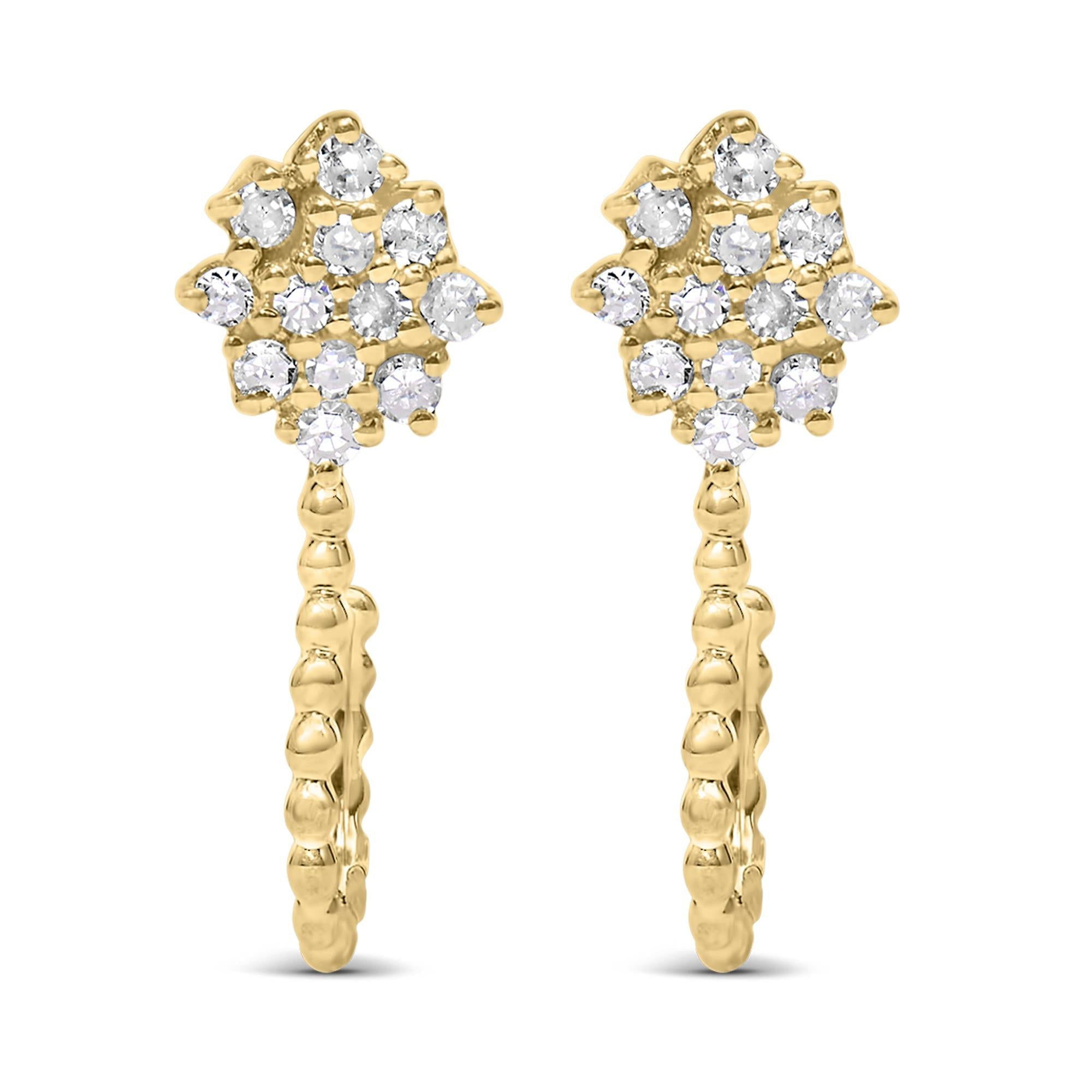 Aretes tipo aro con cuentas y racimo floral de diamantes de 1/10 ct, chapados en oro amarillo de 14 quilates (plata de ley .925), con diamantes de 1/10 ct (color HI, claridad I1-I2) - Friggin Jewelry