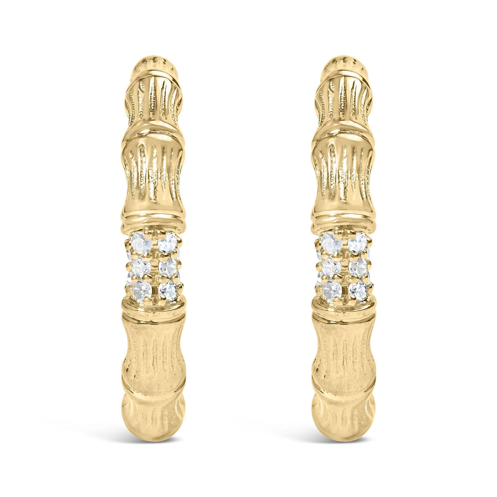 Aros de plata de ley 925 bañados en oro amarillo de 14 quilates con forma de J martillada de 1/6 quilates (color HI, claridad I1-I2) - Friggin Jewelry