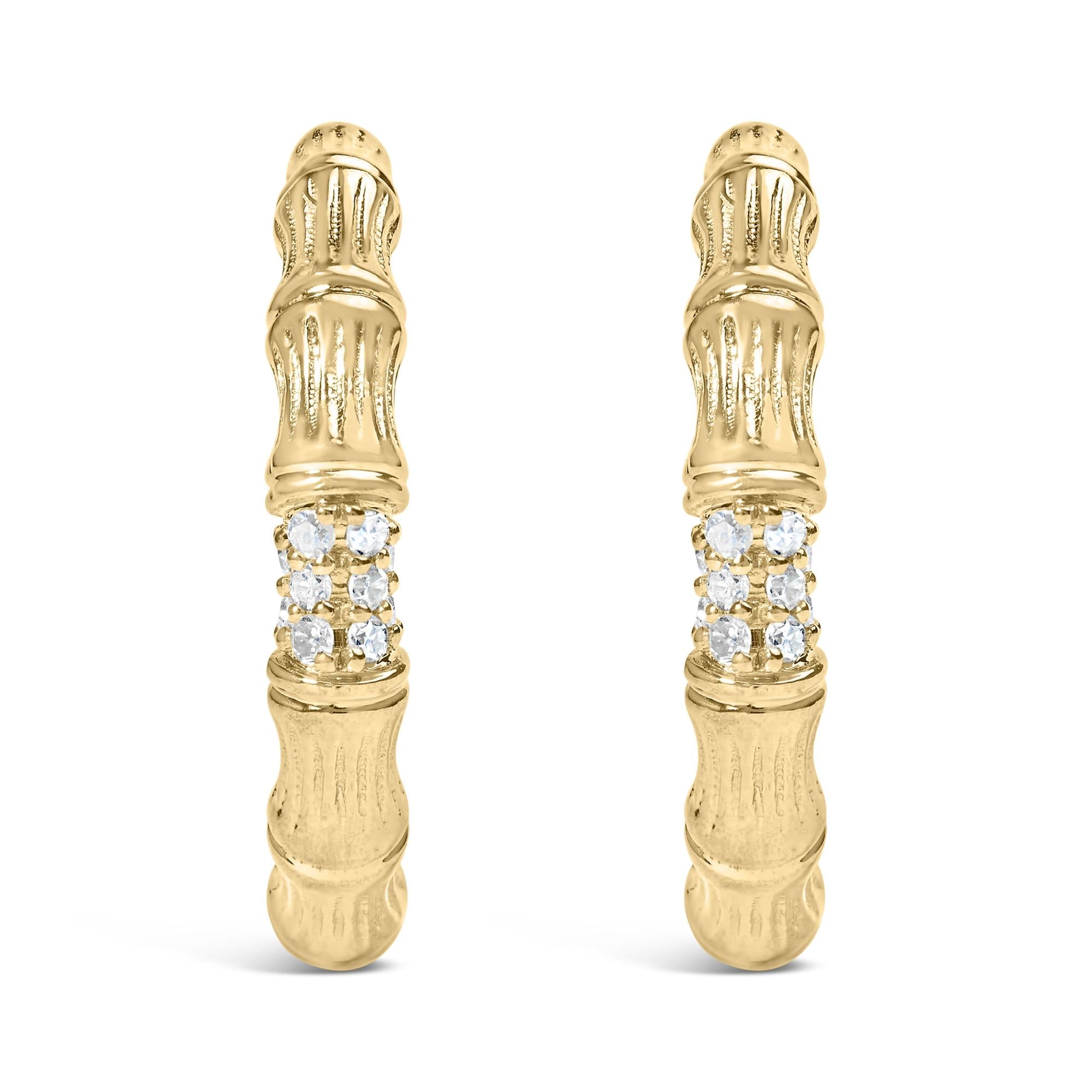 Aros de plata de ley 925 bañados en oro amarillo de 14 quilates con forma de J martillada de 1/6 quilates (color HI, claridad I1-I2) - Friggin Jewelry