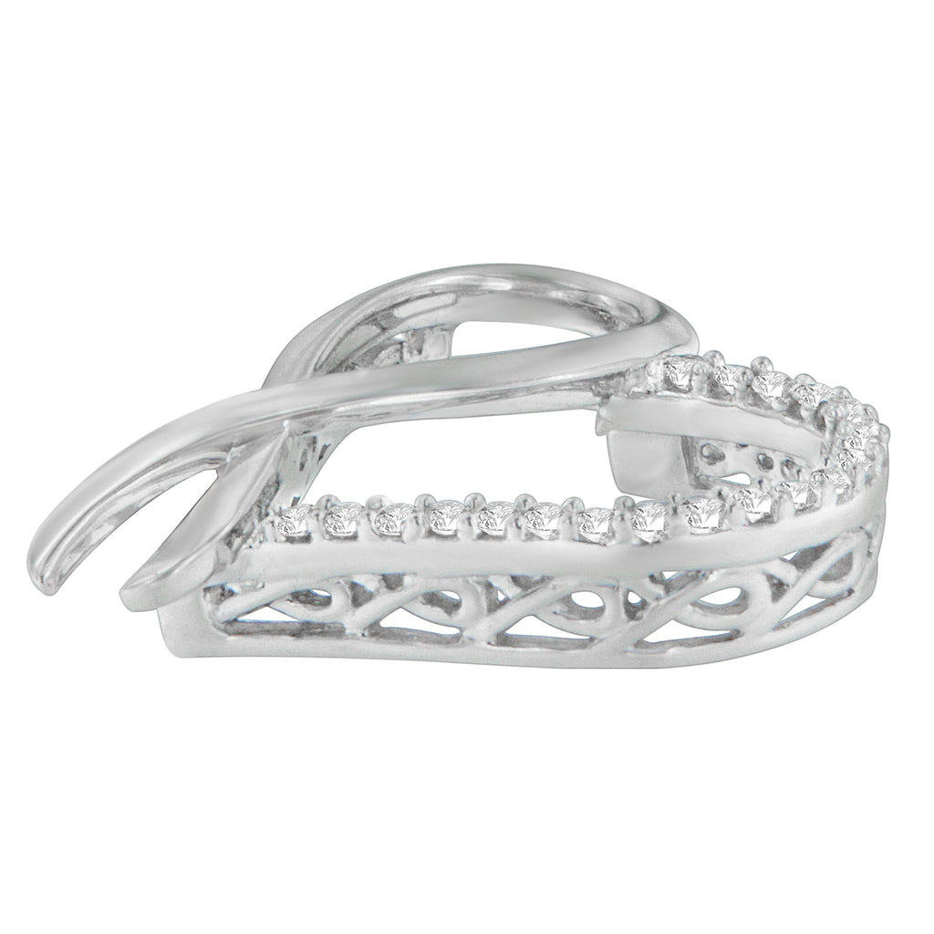 Collar con colgante de cinta y corazón de diamantes de talla redonda de 1/4 ct en plata de ley 925 (HI, I2-I3) - Friggin Jewelry