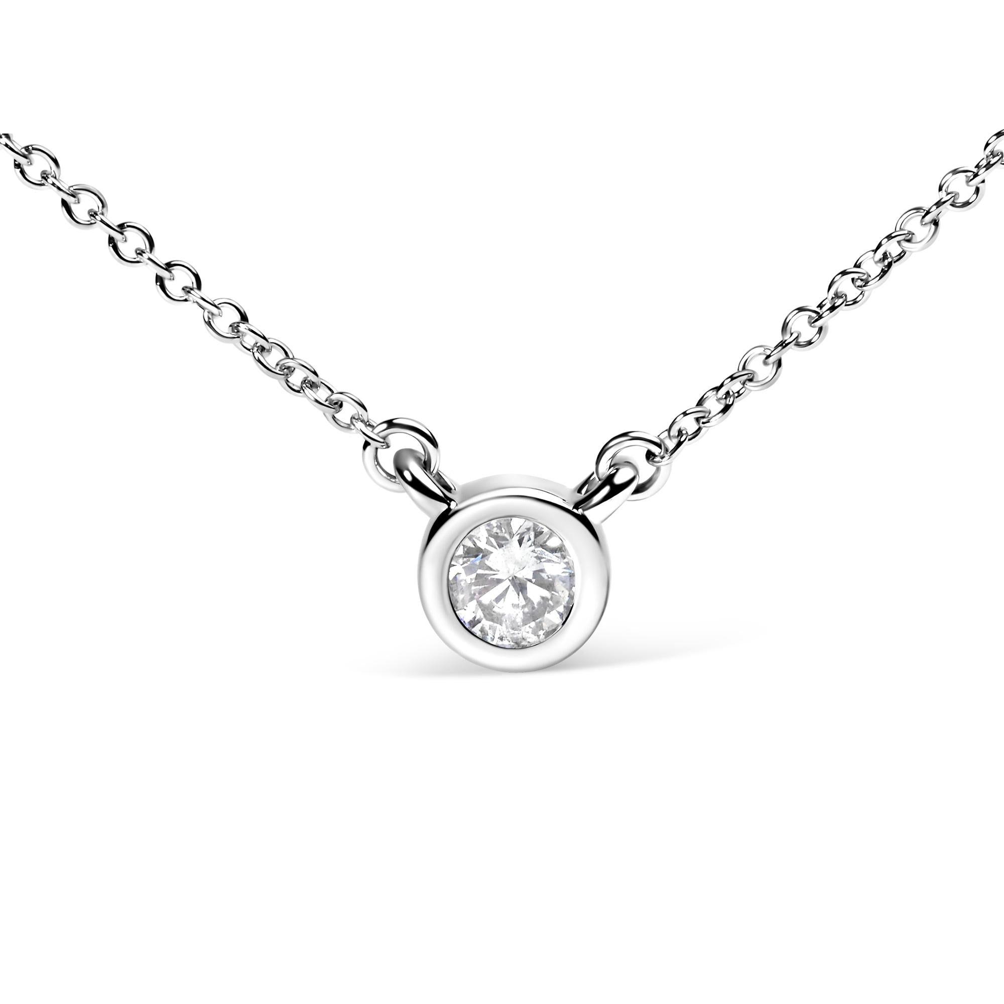 Collar con colgante solitario de oro de 10 quilates con diamantes redondos de talla brillante de 1/10 quilates y engaste moderno de bisel de 40 a 45 cm - Friggin Jewelry