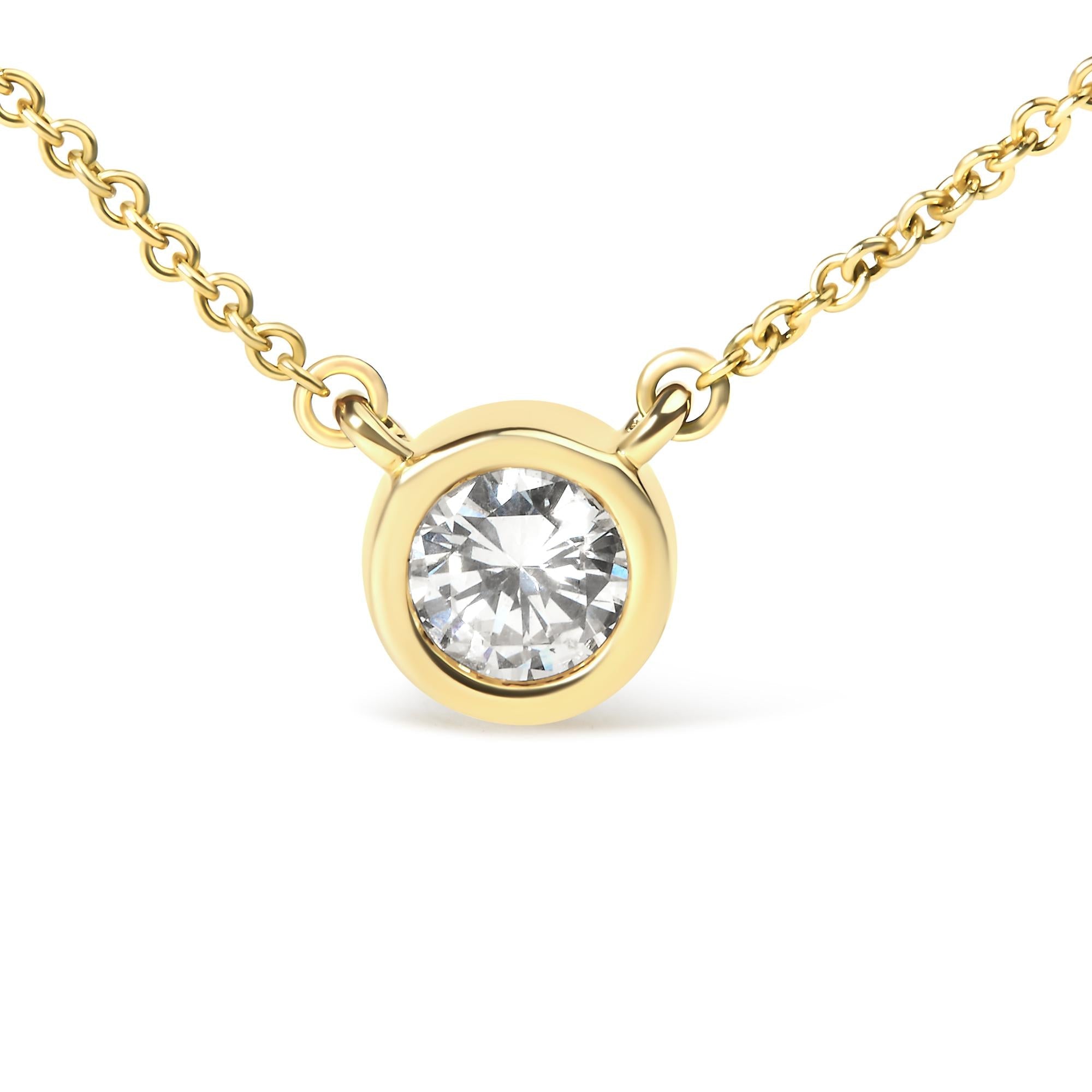 Collar con colgante solitario de oro de 10 quilates con diamantes redondos de talla brillante de 1/10 quilates y engaste moderno de bisel de 40 a 45 cm - Friggin Jewelry