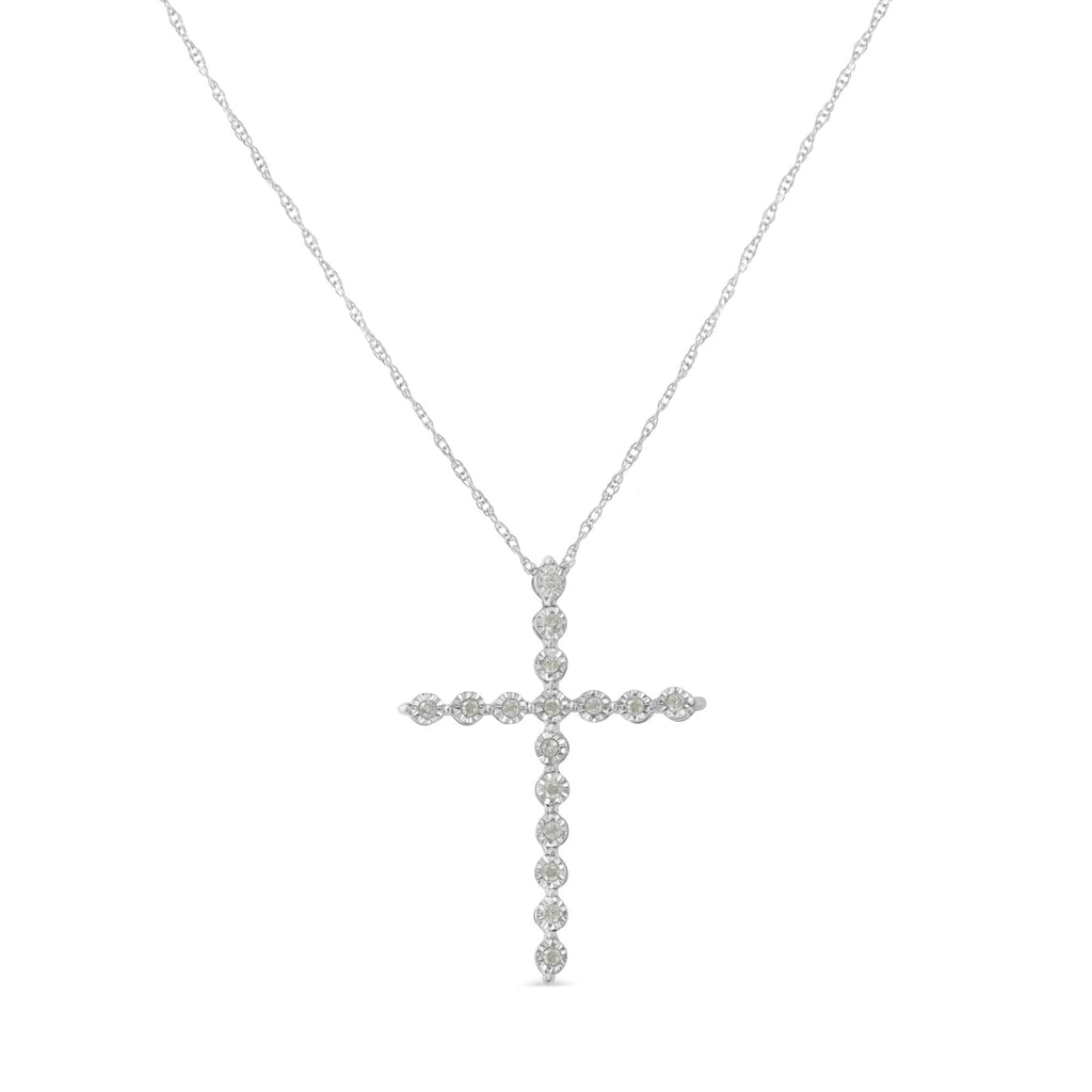 Collar con colgante de cruz de 45 cm en plata de ley 925 con diamantes de talla brillante de 1/6 ct y engaste milagroso (color IJ, claridad I2-I3) - Friggin Jewelry